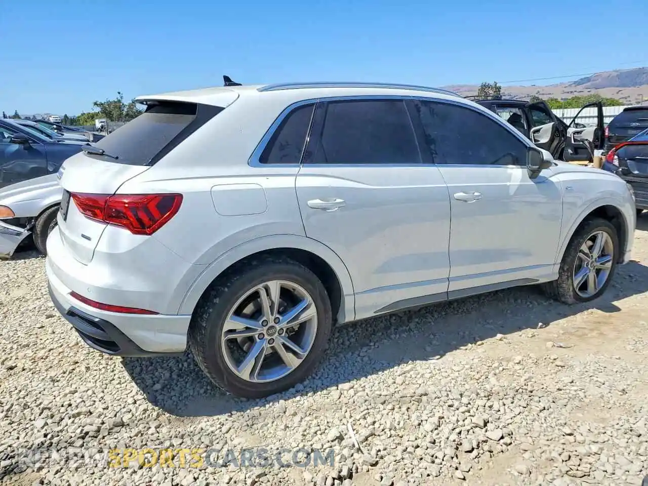 3 Фотография поврежденного автомобиля WA1DECF36M1030054 AUDI Q3 2021