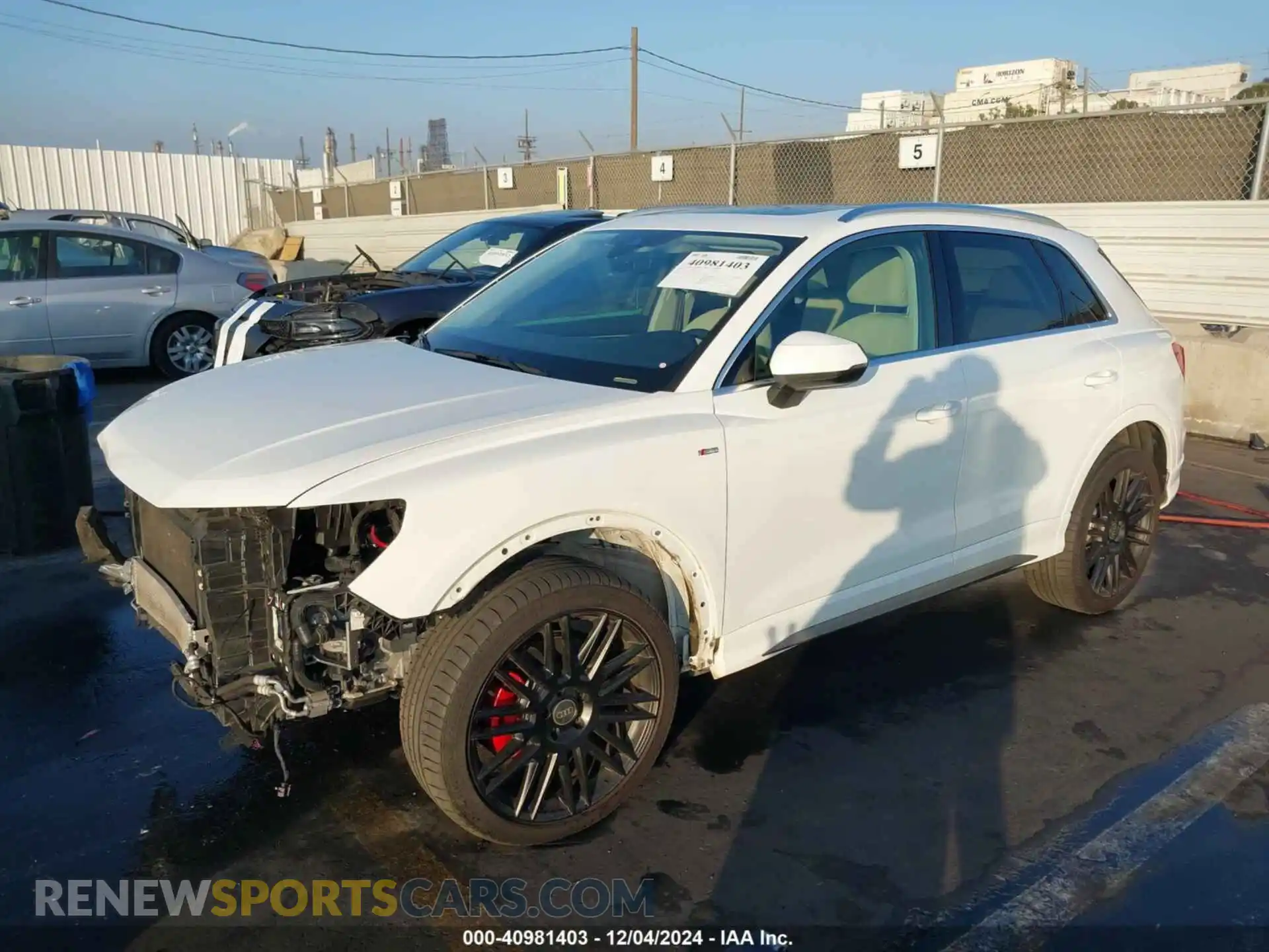 2 Photograph of a damaged car WA1DECF36M1038042 AUDI Q3 2021