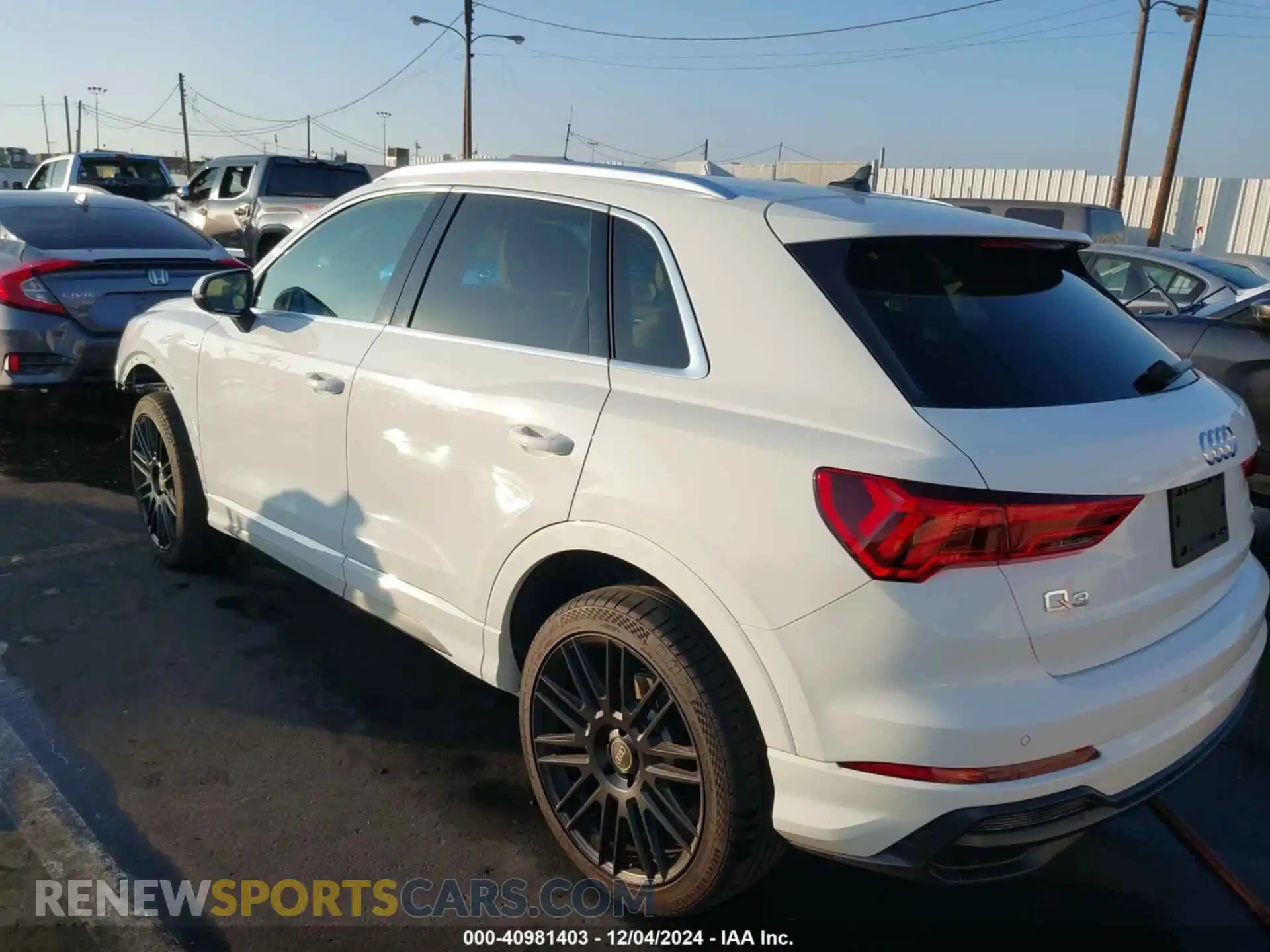 3 Photograph of a damaged car WA1DECF36M1038042 AUDI Q3 2021