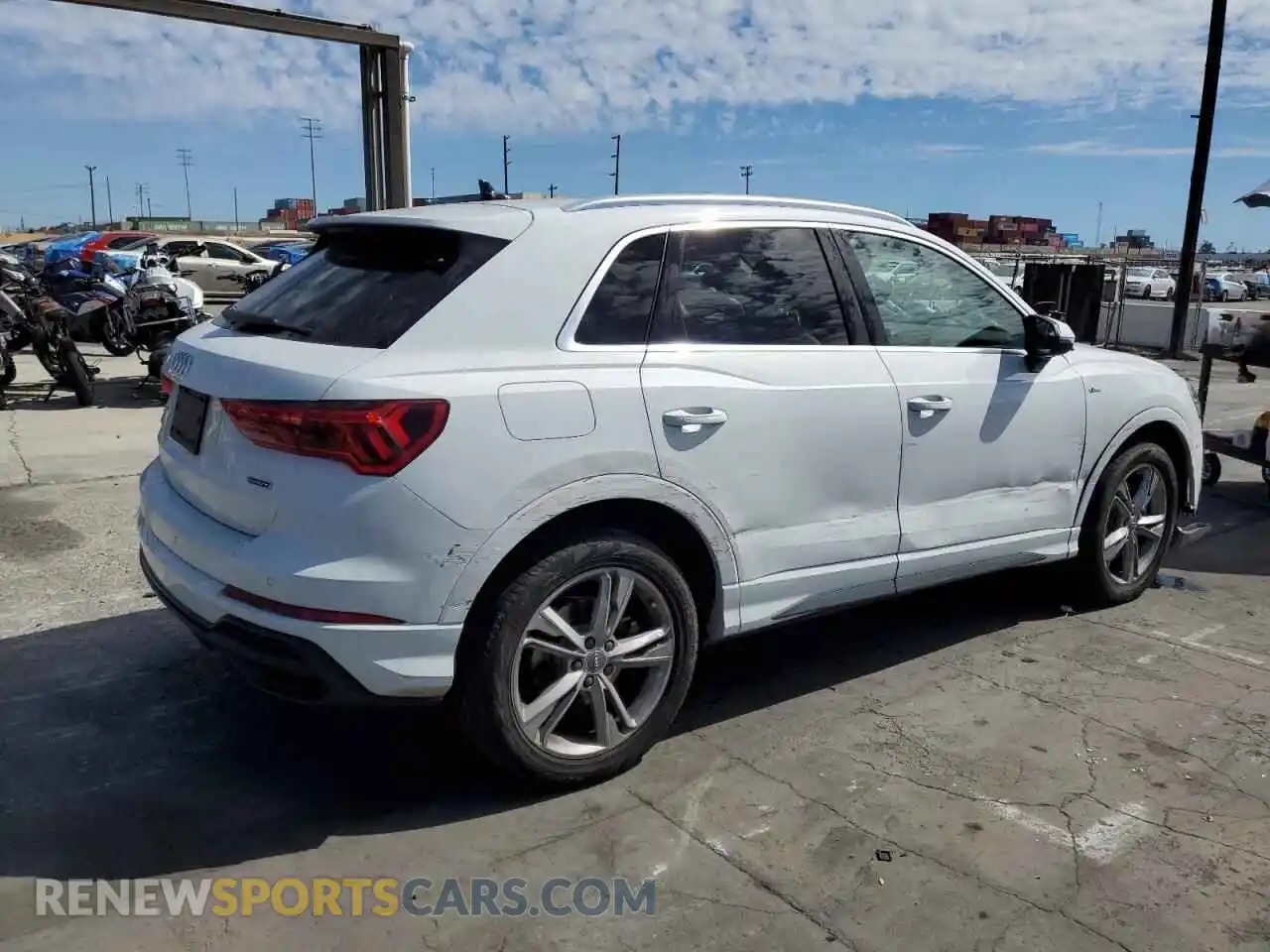 3 Photograph of a damaged car WA1DECF37M1012372 AUDI Q3 2021