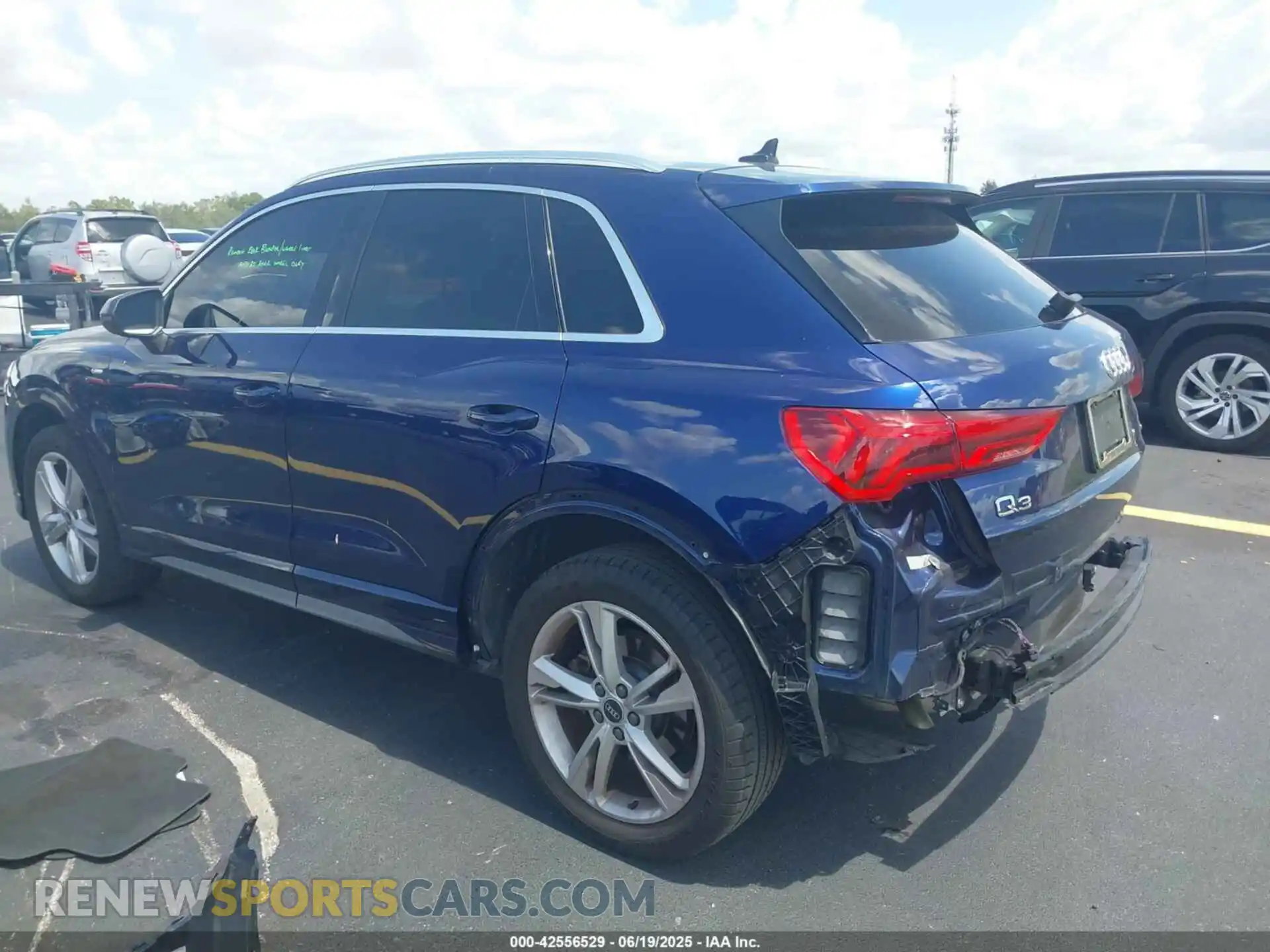 3 Photograph of a damaged car WA1DECF37M1032508 AUDI Q3 2021
