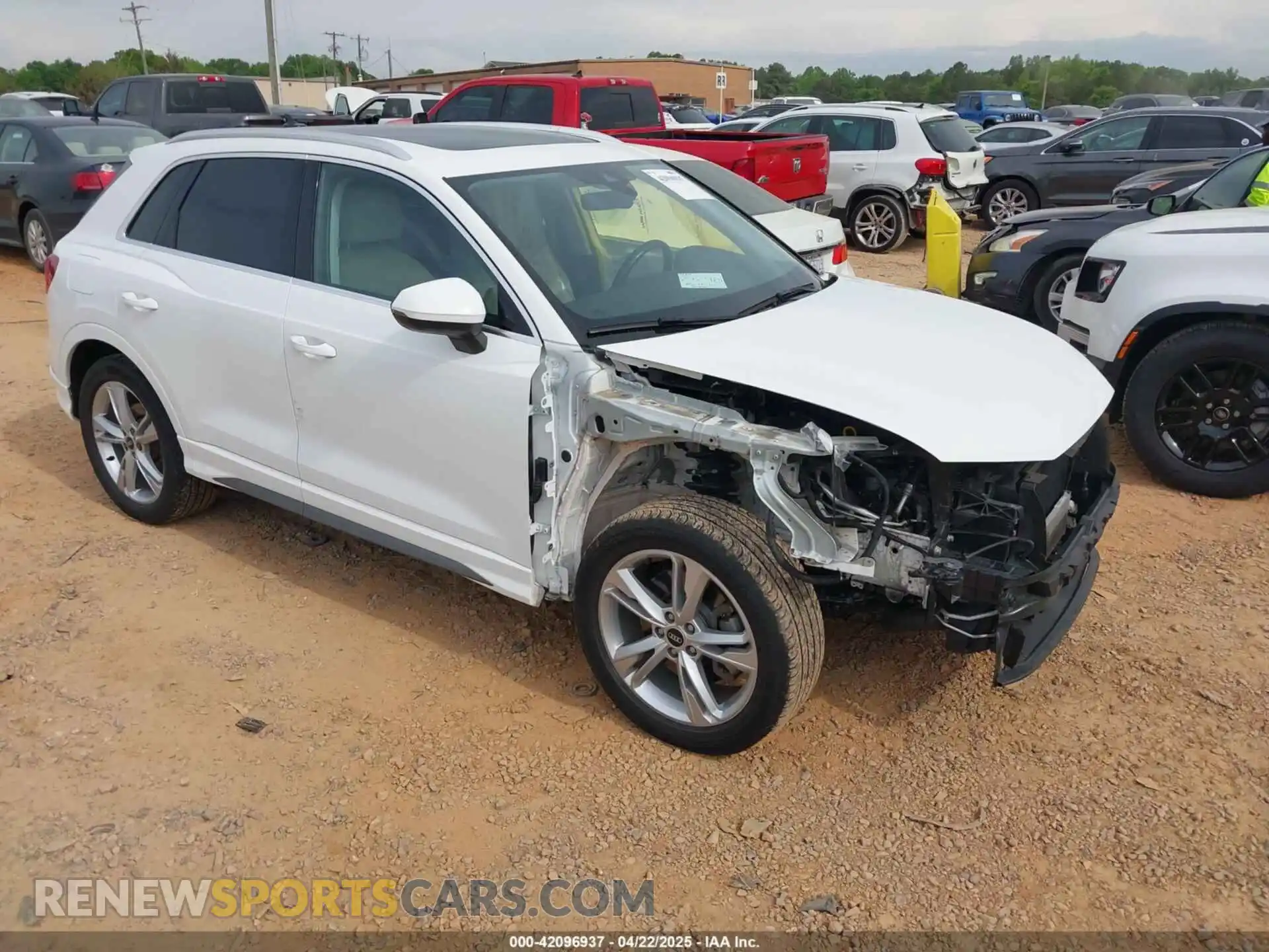 1 Photograph of a damaged car WA1DECF37M1037711 AUDI Q3 2021