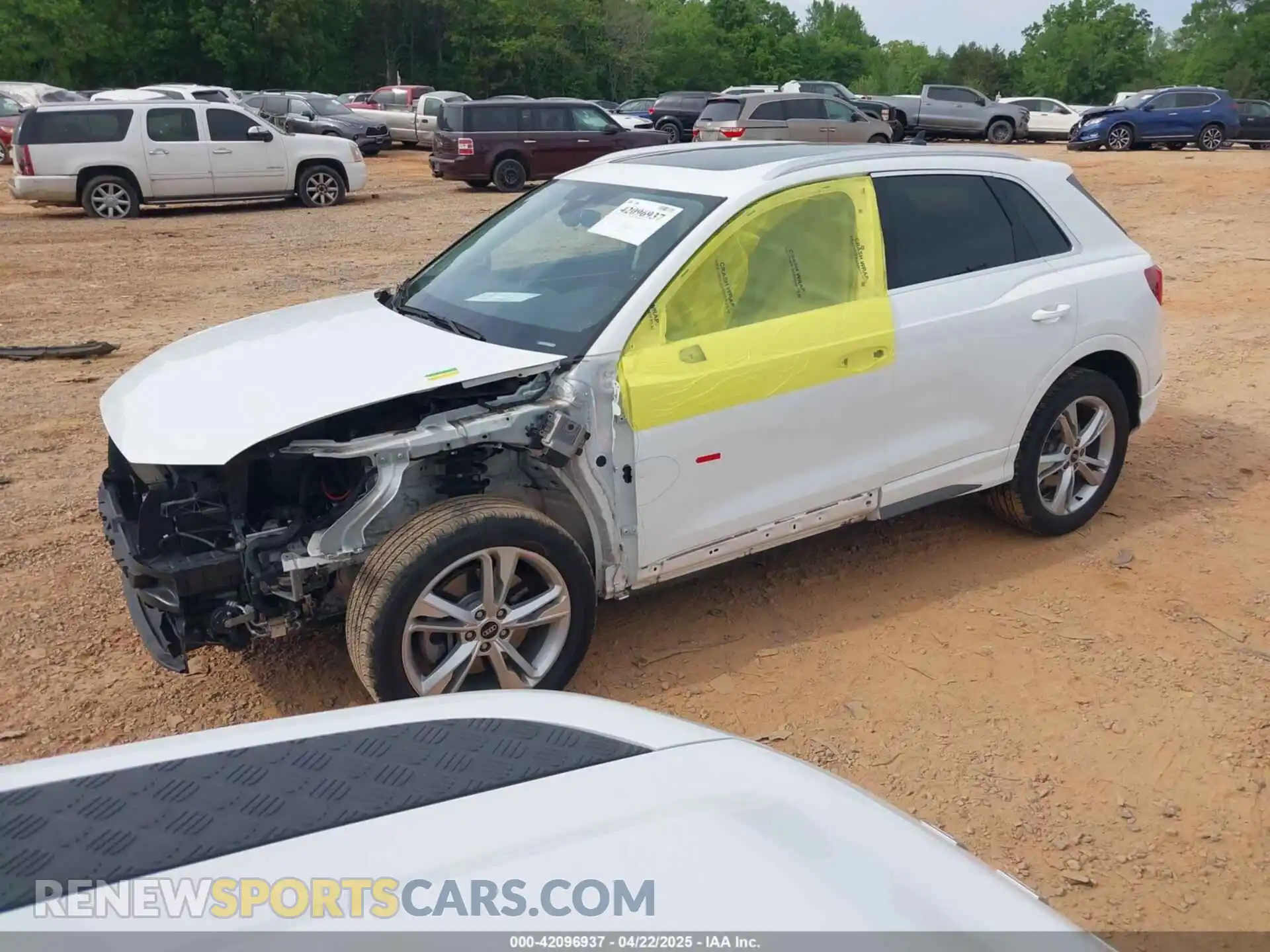 2 Photograph of a damaged car WA1DECF37M1037711 AUDI Q3 2021