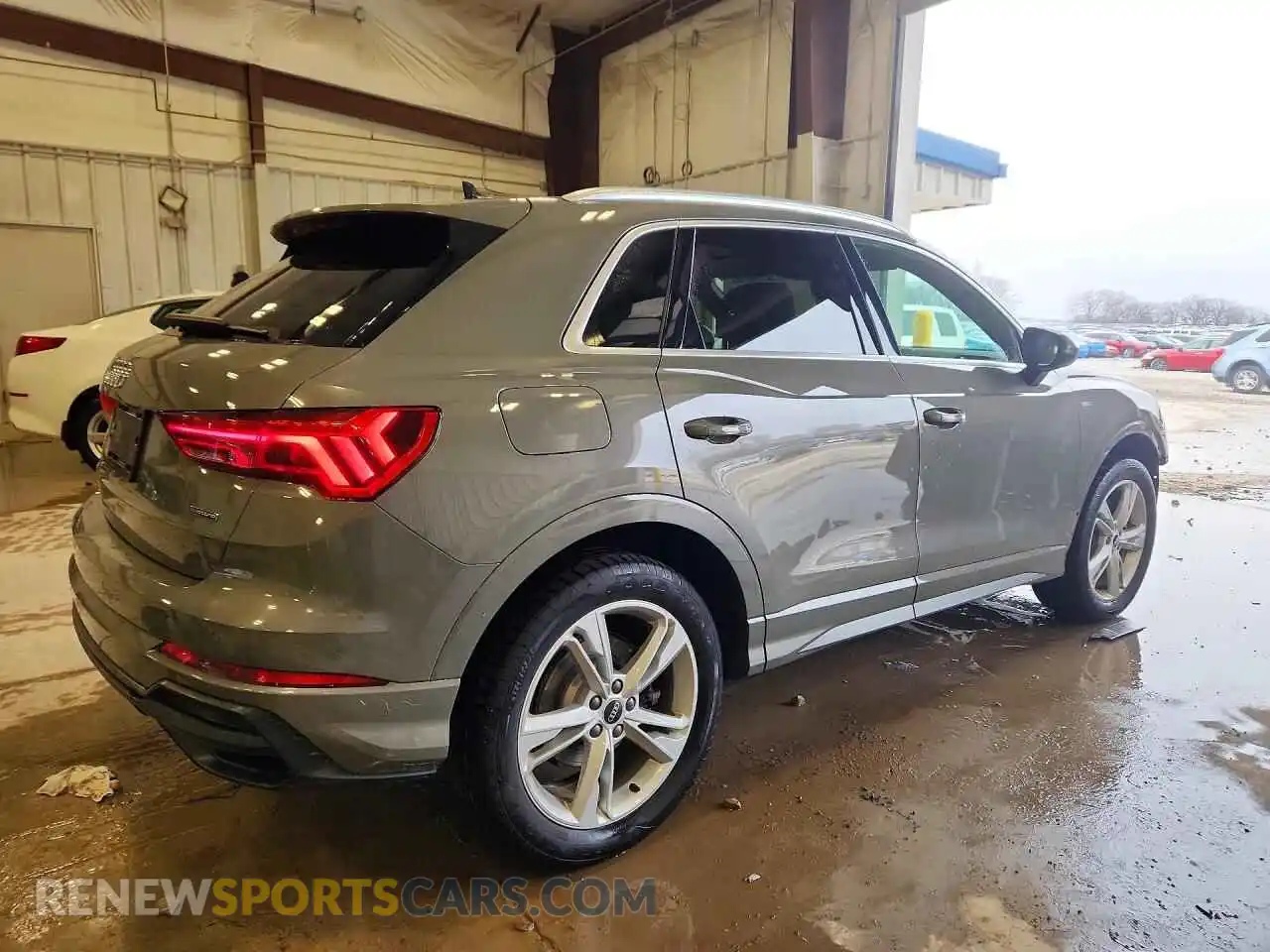 3 Photograph of a damaged car WA1DECF39M1017816 AUDI Q3 2021