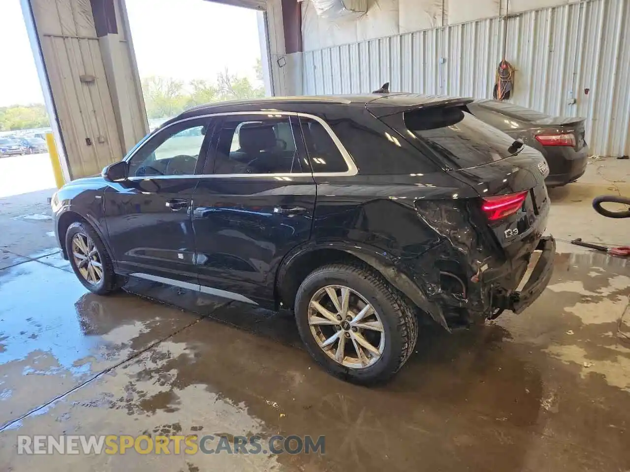 2 Photograph of a damaged car WA1DECF39M1042067 AUDI Q3 2021