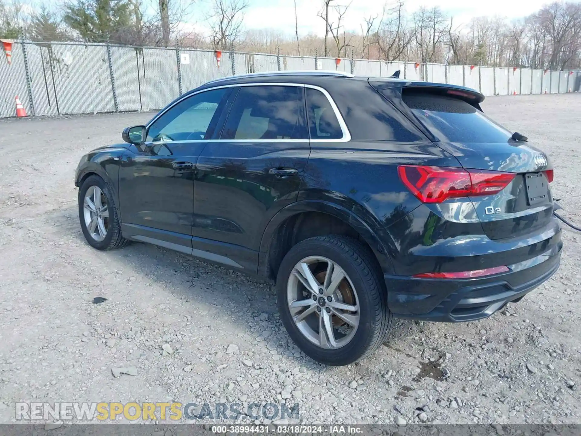 3 Photograph of a damaged car WA1DECF39M1093875 AUDI Q3 2021