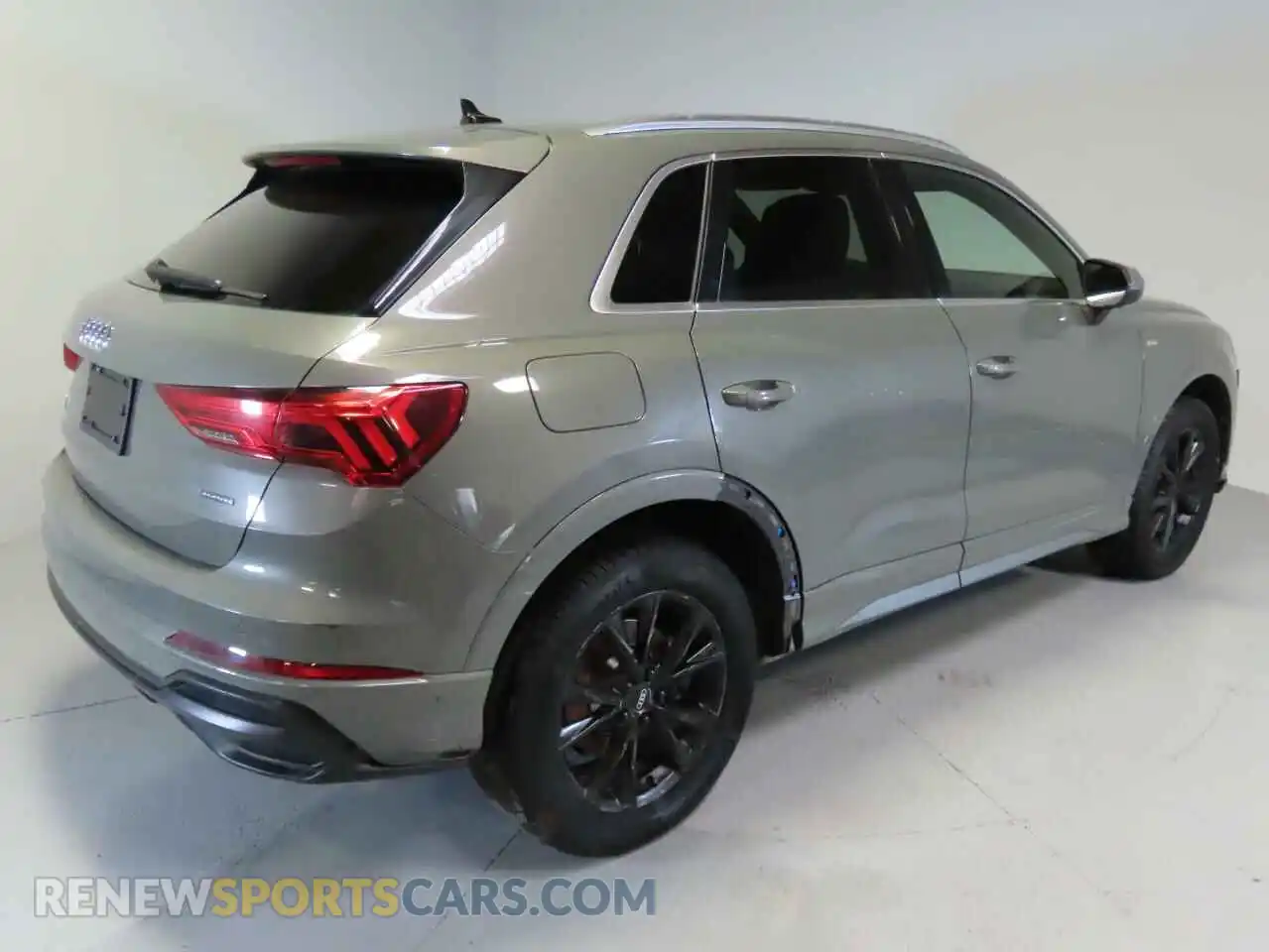 3 Photograph of a damaged car WA1DECF39M1153959 AUDI Q3 2021
