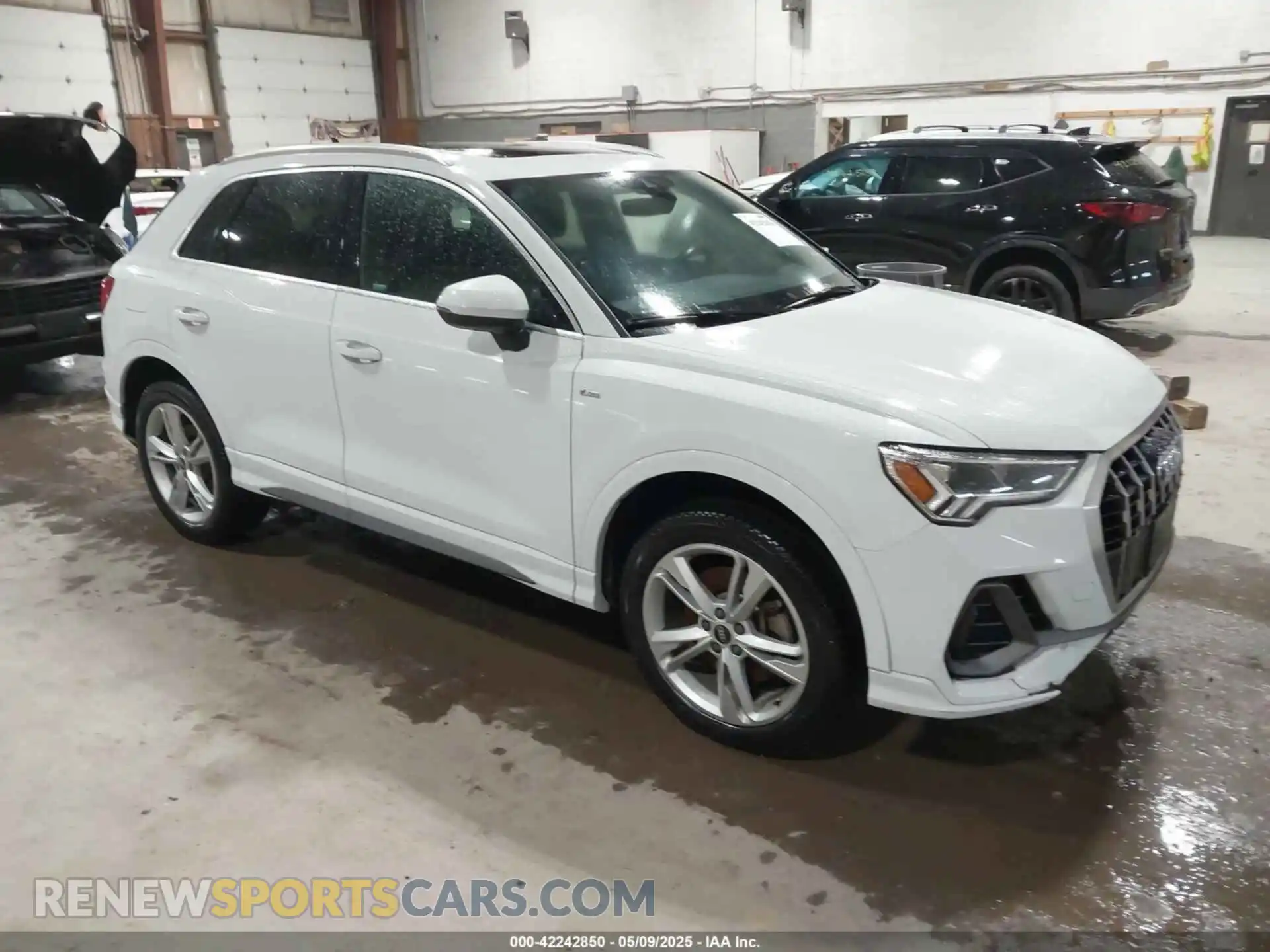 1 Photograph of a damaged car WA1EECF31M1060356 AUDI Q3 2021