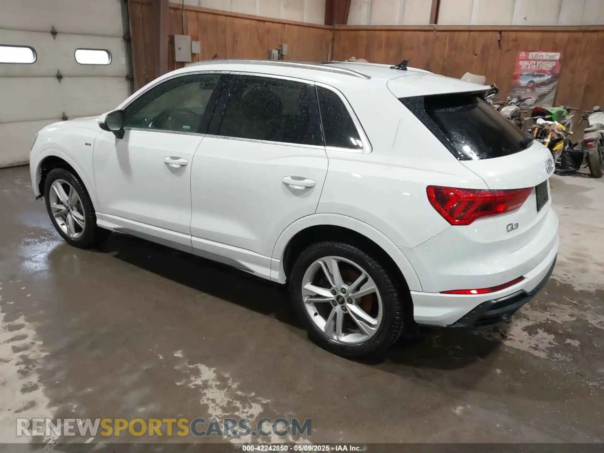 3 Photograph of a damaged car WA1EECF31M1060356 AUDI Q3 2021