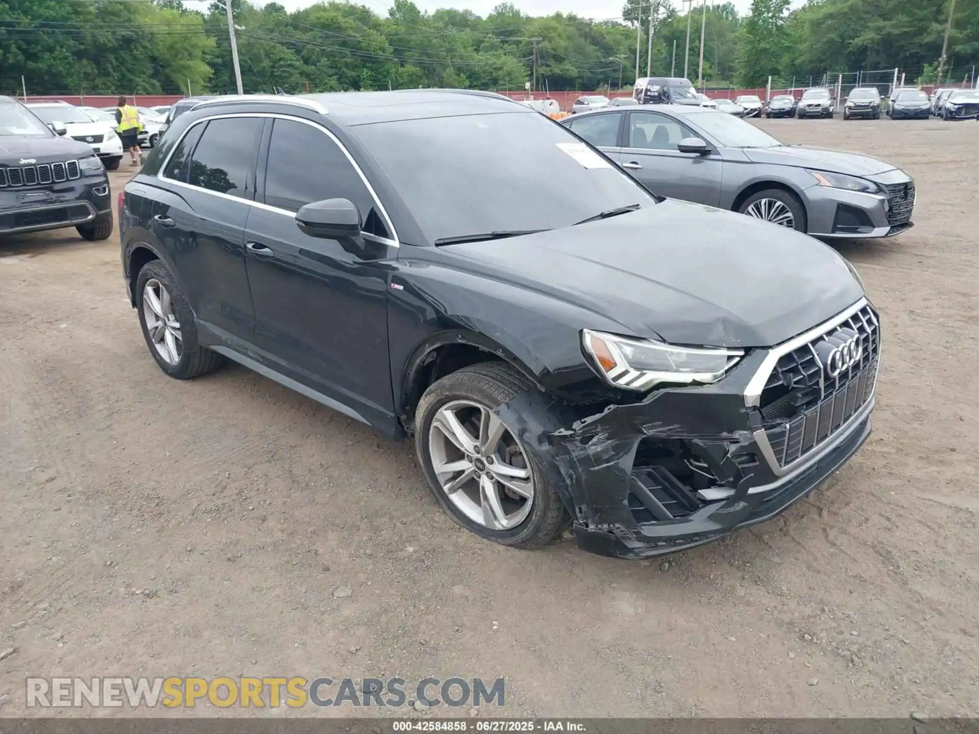 1 Photograph of a damaged car WA1EECF32M1037619 AUDI Q3 2021