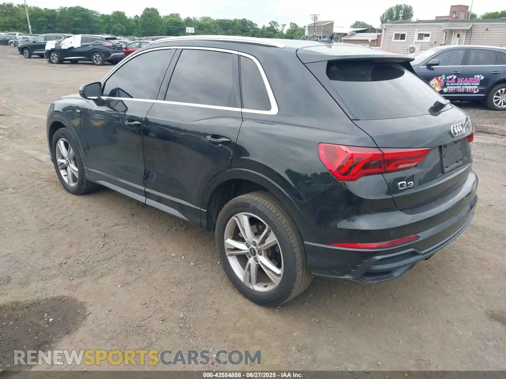 3 Photograph of a damaged car WA1EECF32M1037619 AUDI Q3 2021