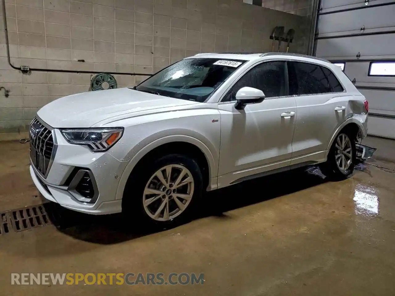 1 Photograph of a damaged car WA1EECF35M1144471 AUDI Q3 2021