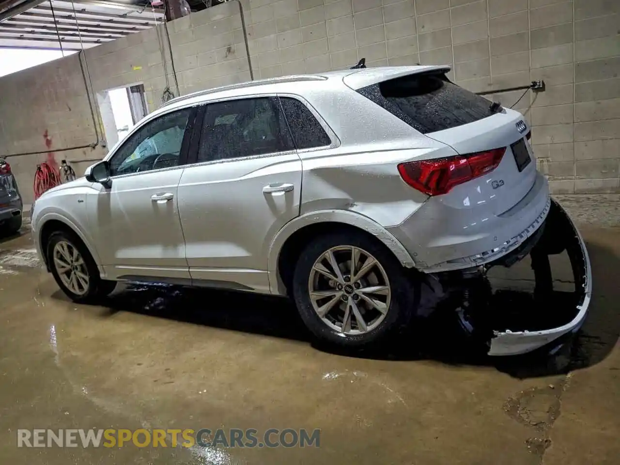 2 Photograph of a damaged car WA1EECF35M1144471 AUDI Q3 2021