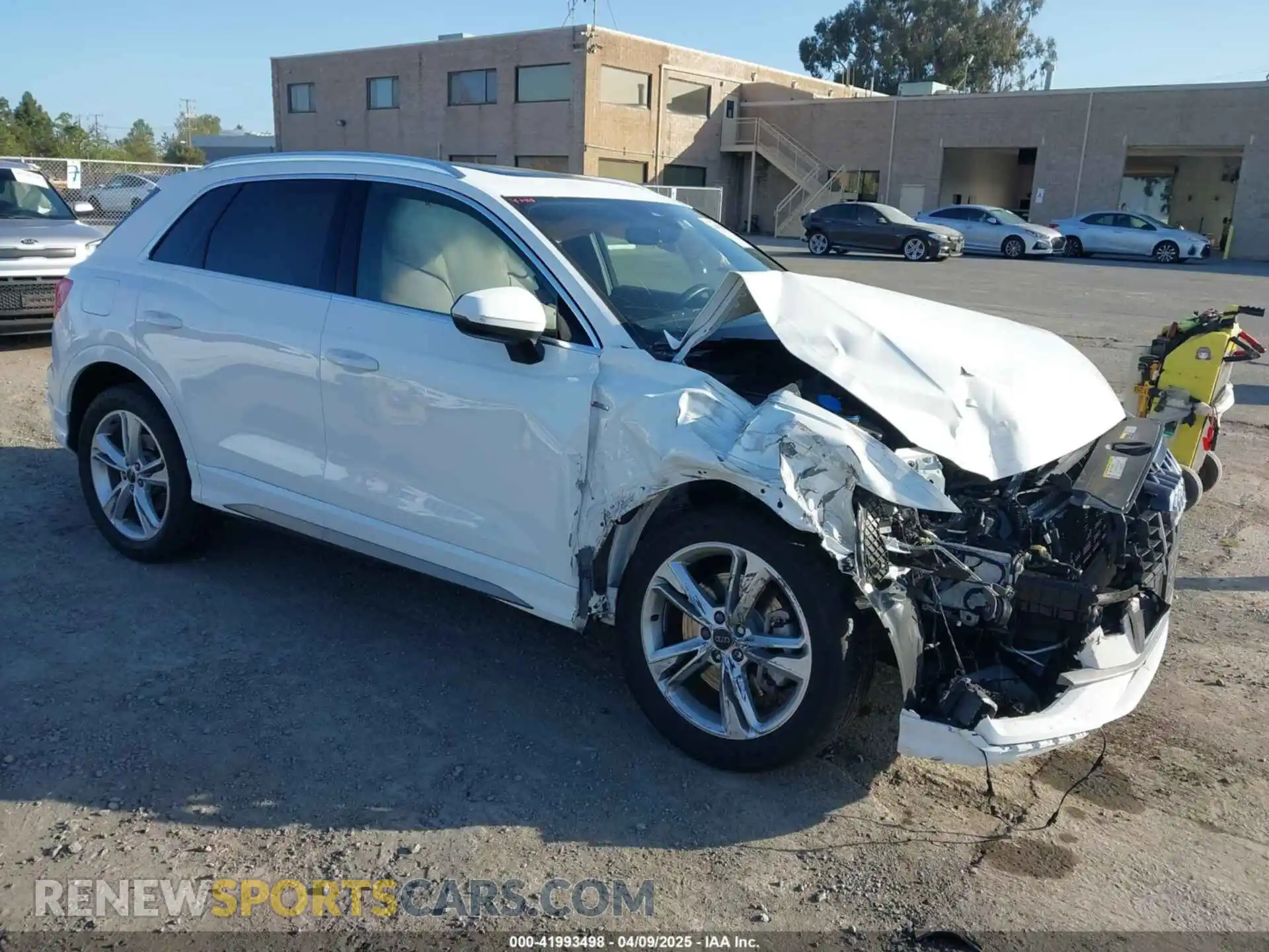 1 Photograph of a damaged car WA1EECF37M1044601 AUDI Q3 2021