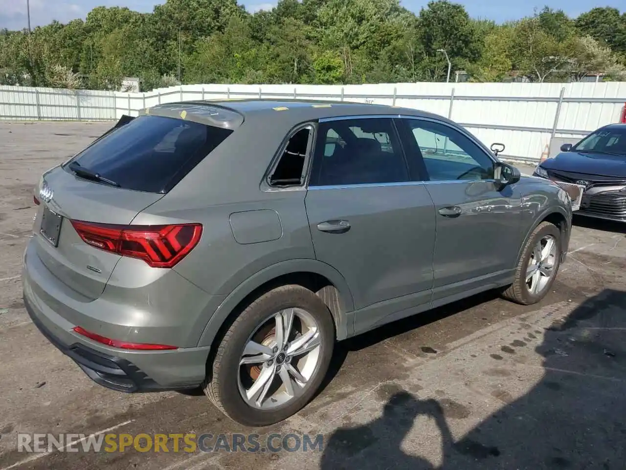 3 Photograph of a damaged car WA1EECF38M1031923 AUDI Q3 2021