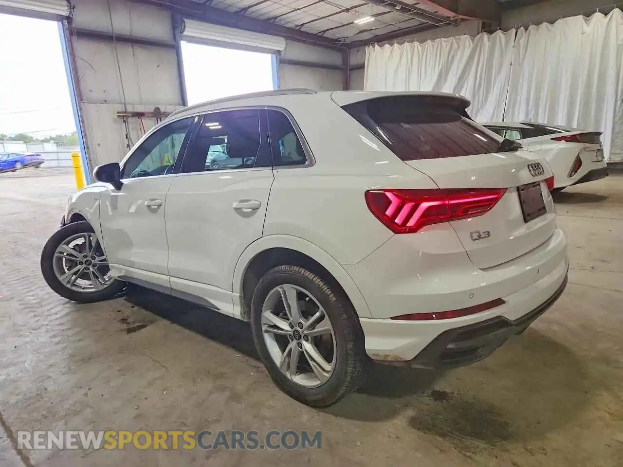 2 Photograph of a damaged car WA1EECF38M1152340 AUDI Q3 2021