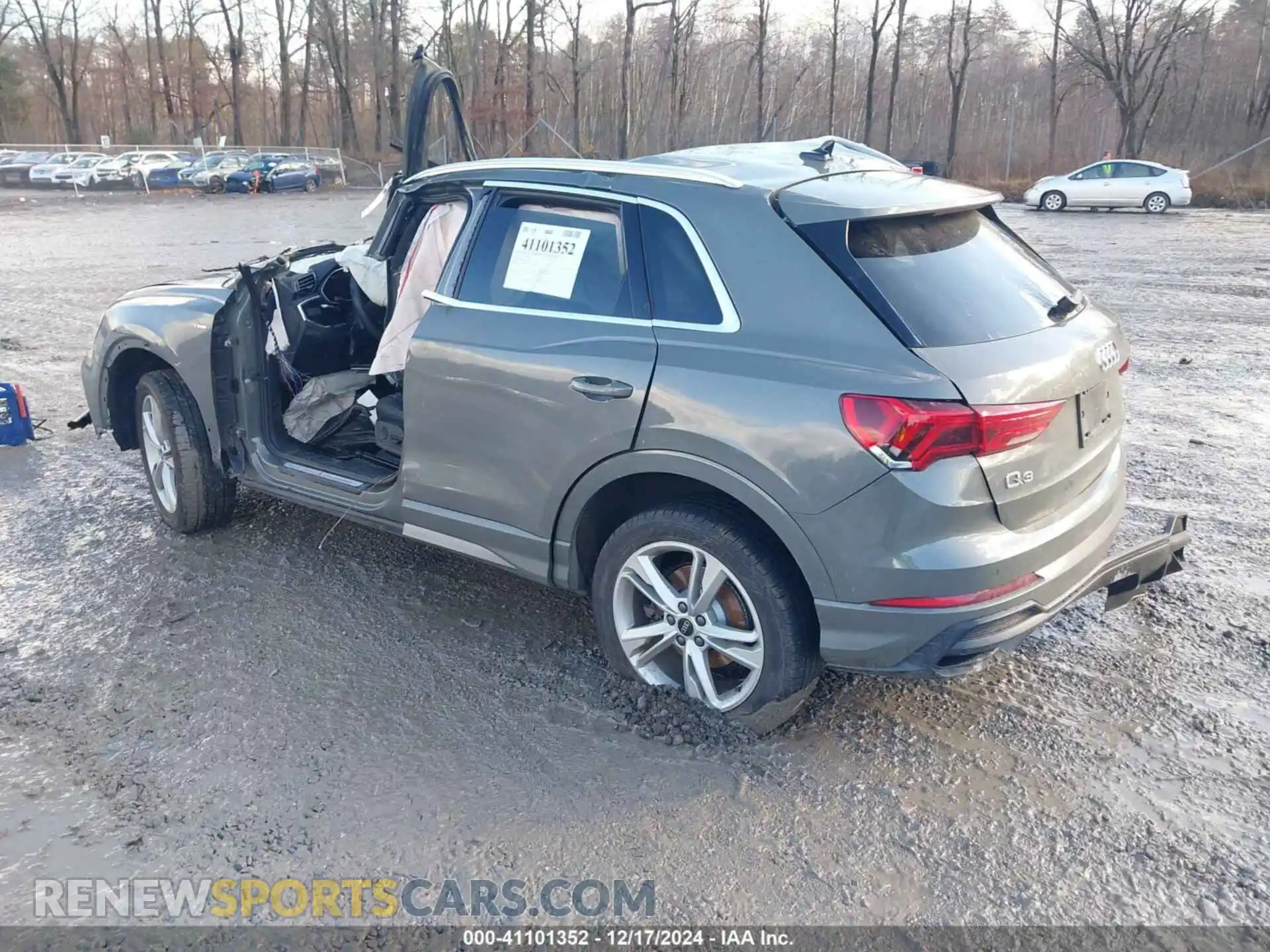 3 Photograph of a damaged car WA1DECF30N1005992 AUDI Q3 2022