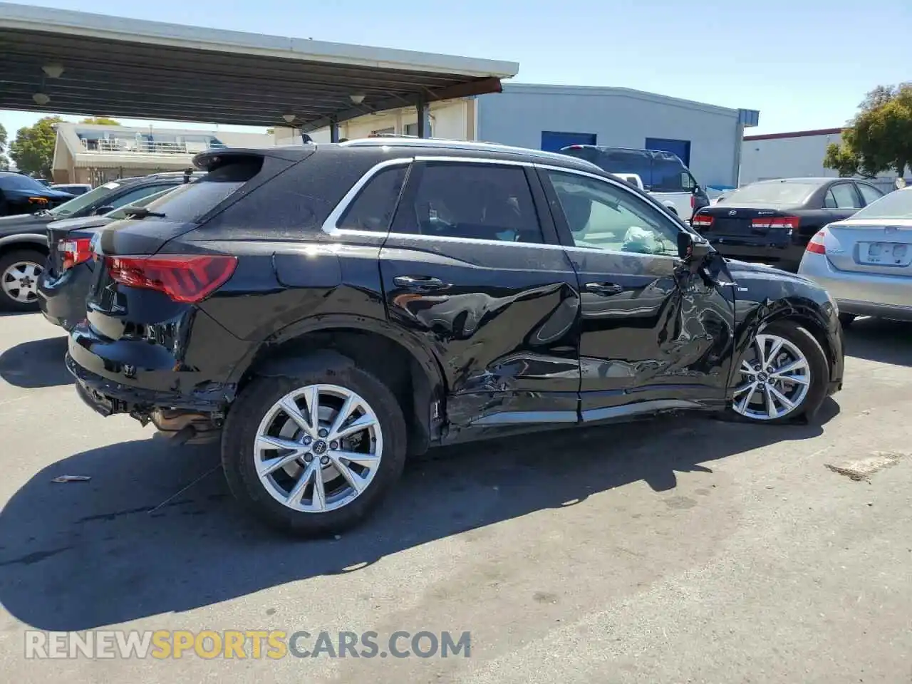 3 Photograph of a damaged car WA1DECF32N1146322 AUDI Q3 2022