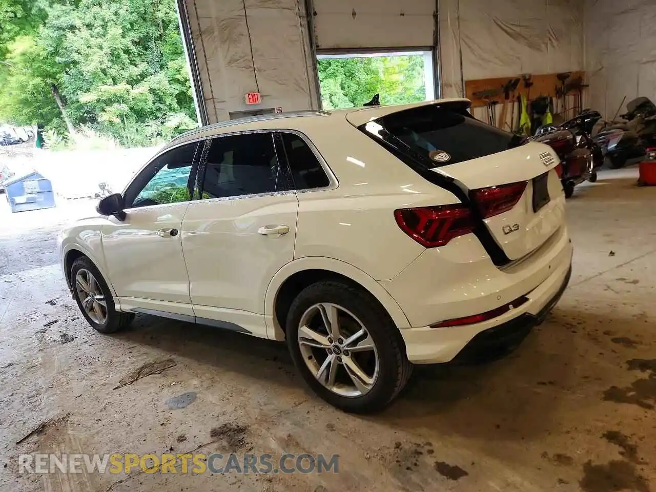 2 Photograph of a damaged car WA1DECF35N1048112 AUDI Q3 2022