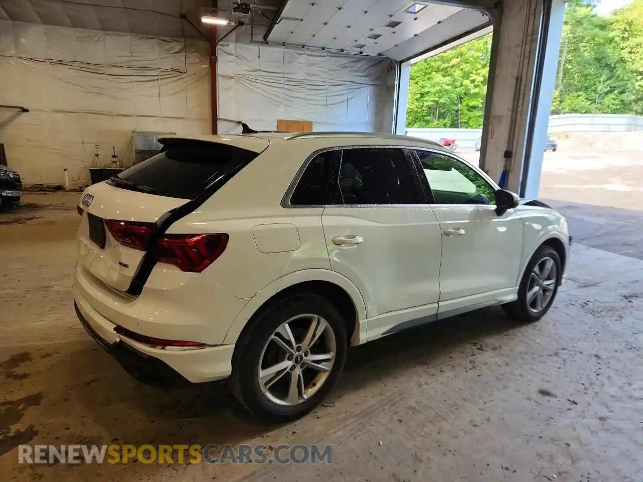 3 Photograph of a damaged car WA1DECF35N1048112 AUDI Q3 2022