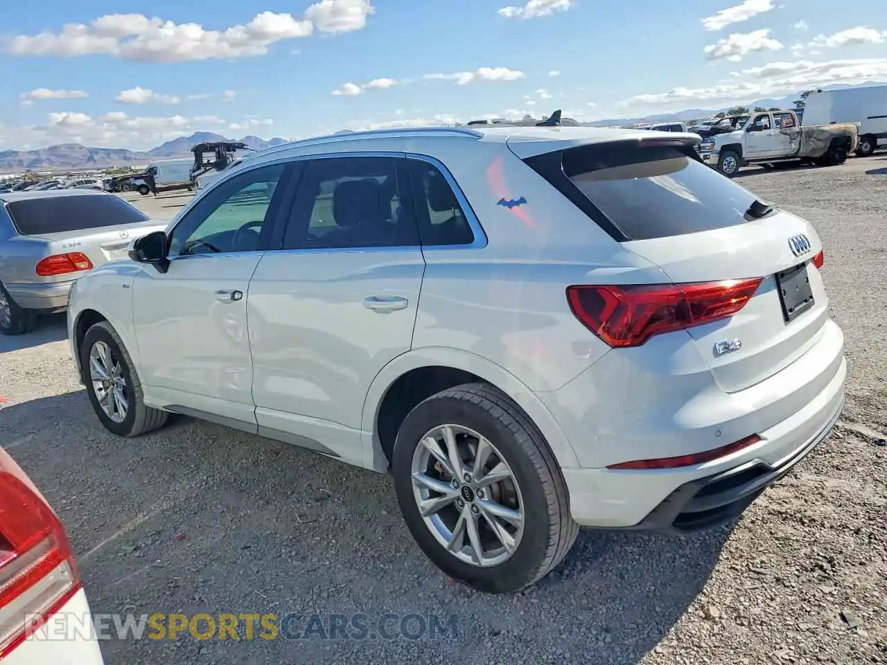 2 Photograph of a damaged car WA1DECF35N1123276 AUDI Q3 2022