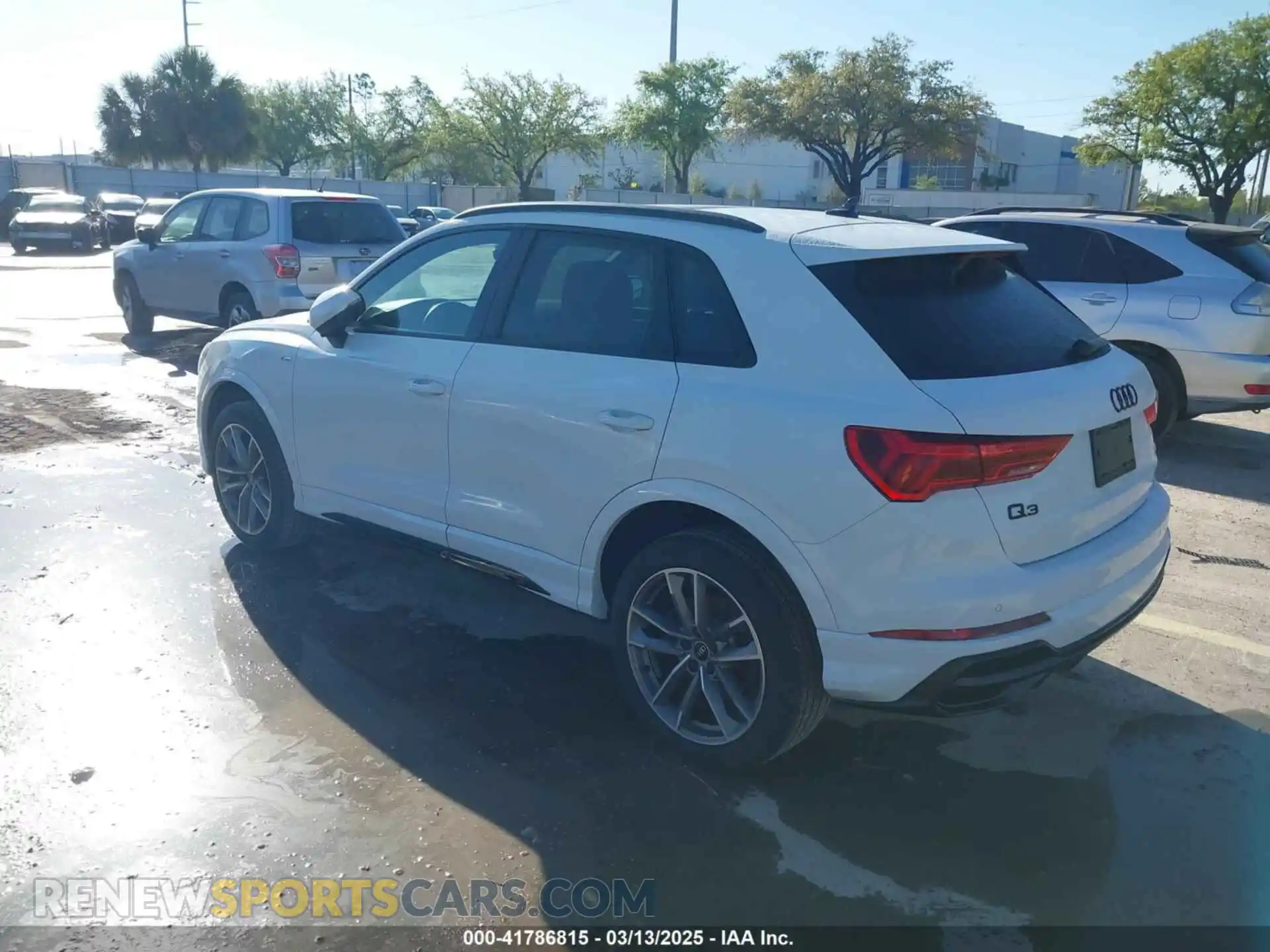 3 Photograph of a damaged car WA1DECF37N1092225 AUDI Q3 2022