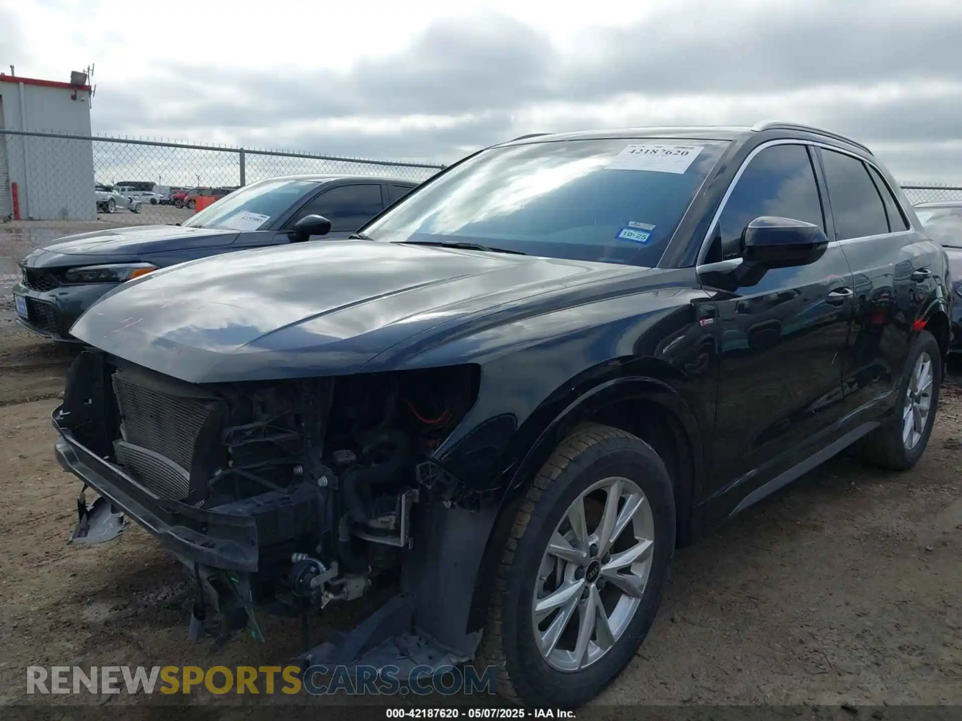 2 Photograph of a damaged car WA1DECF37N1125014 AUDI Q3 2022