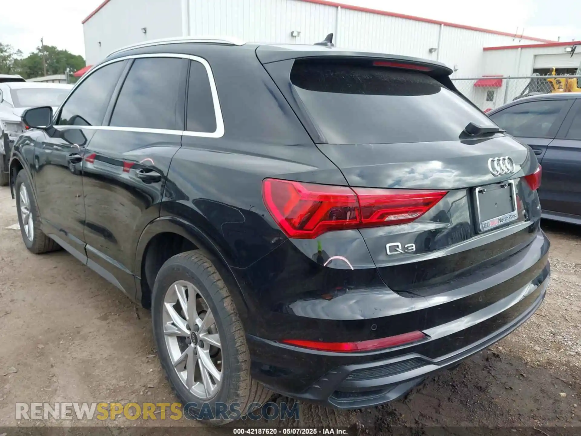 3 Photograph of a damaged car WA1DECF37N1125014 AUDI Q3 2022