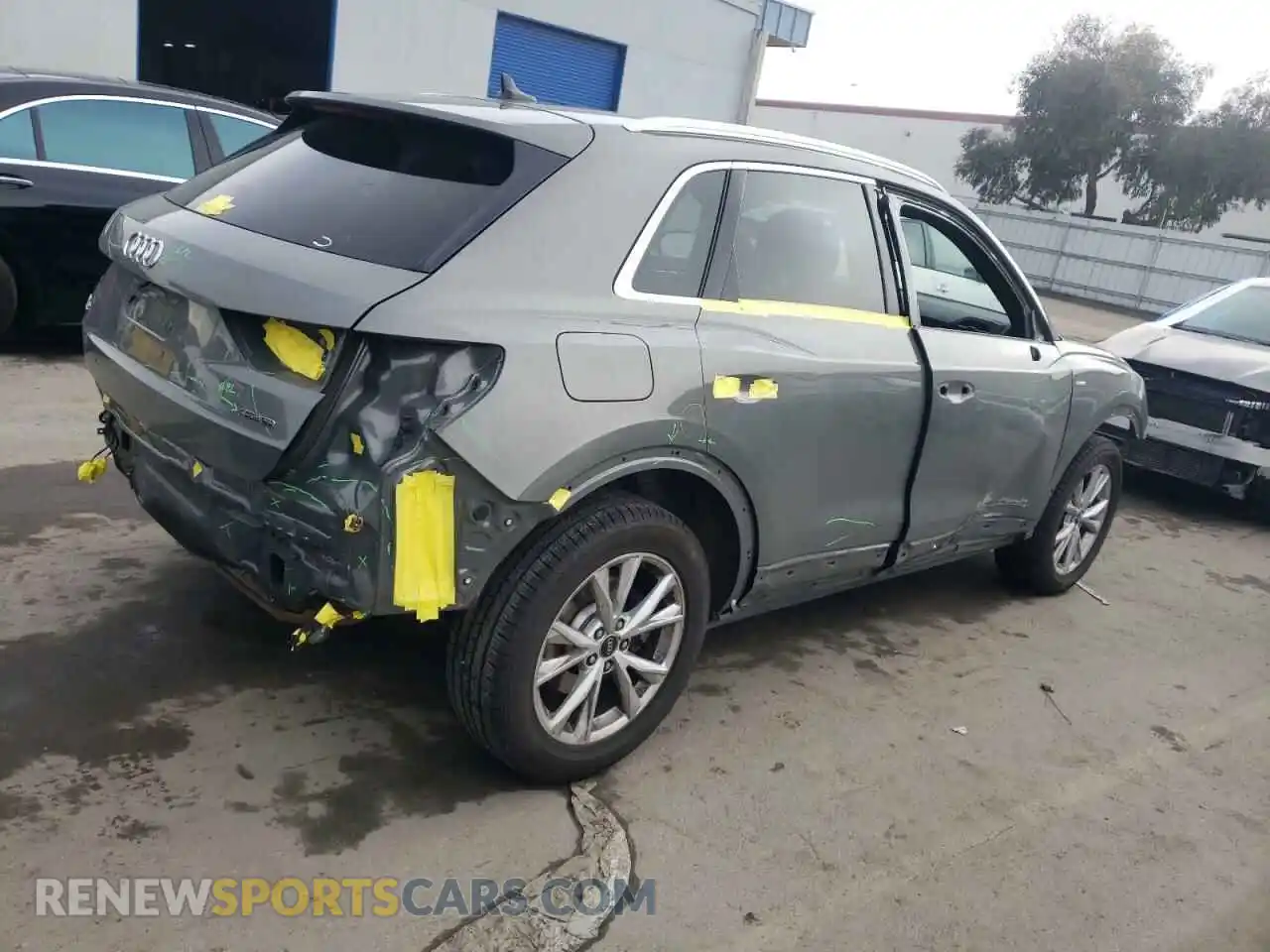 3 Photograph of a damaged car WA1DECF37N1149782 AUDI Q3 2022