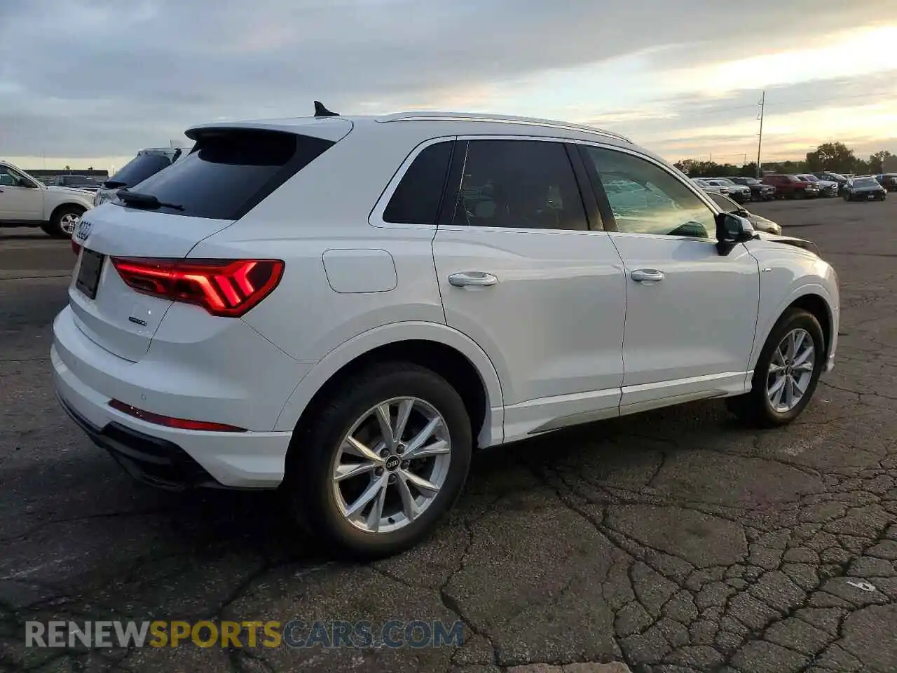 3 Photograph of a damaged car WA1DECF38N1007893 AUDI Q3 2022