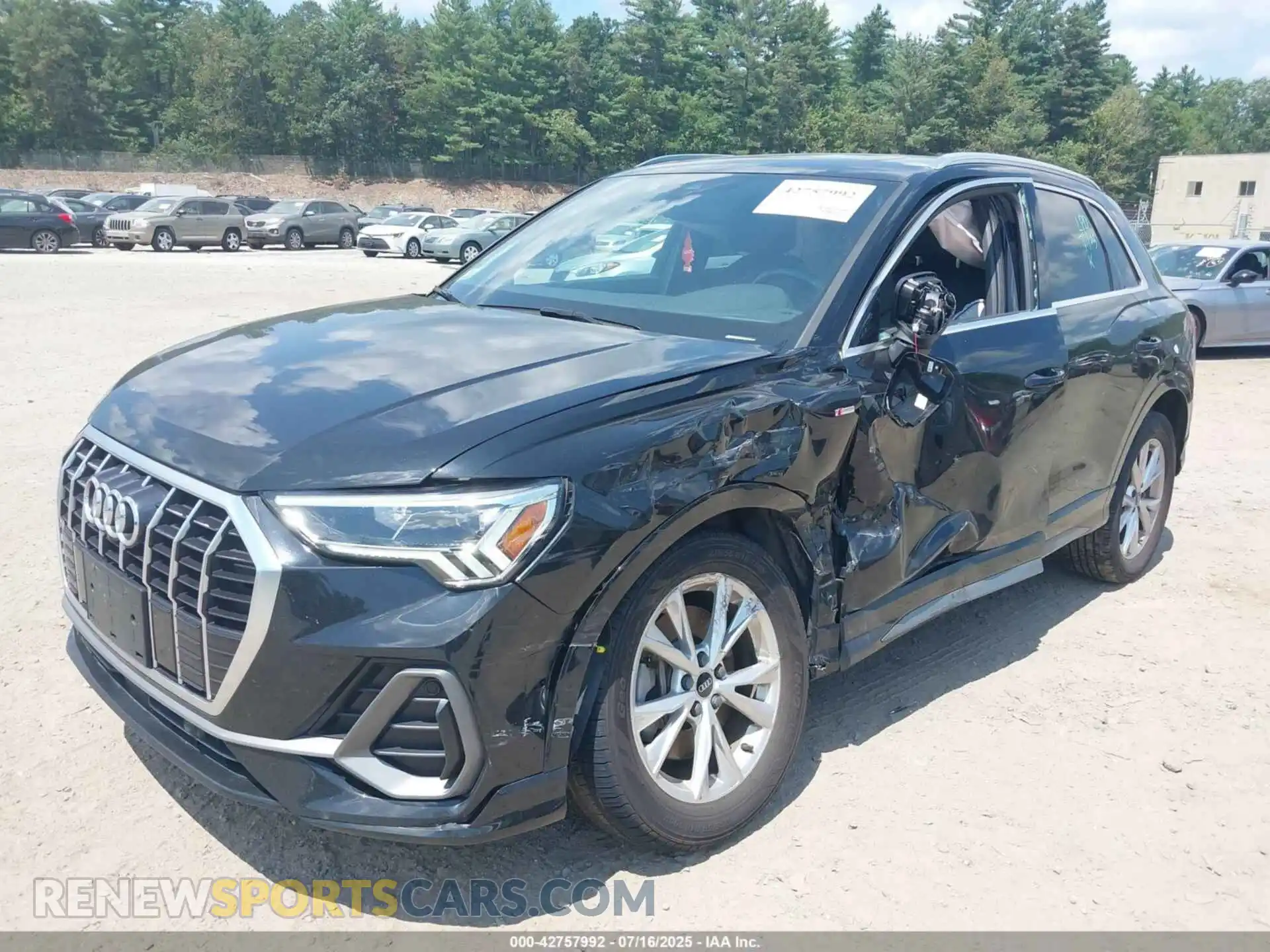 2 Photograph of a damaged car WA1EECF35N1004986 AUDI Q3 2022