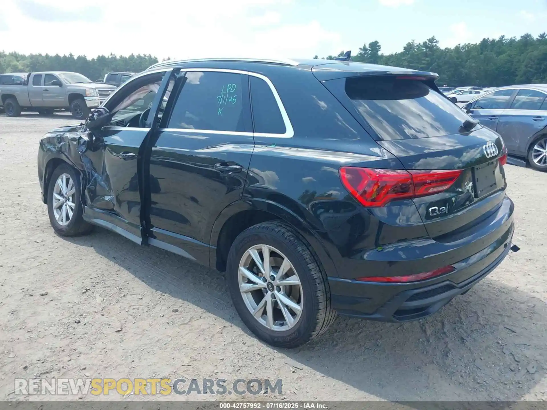 3 Photograph of a damaged car WA1EECF35N1004986 AUDI Q3 2022