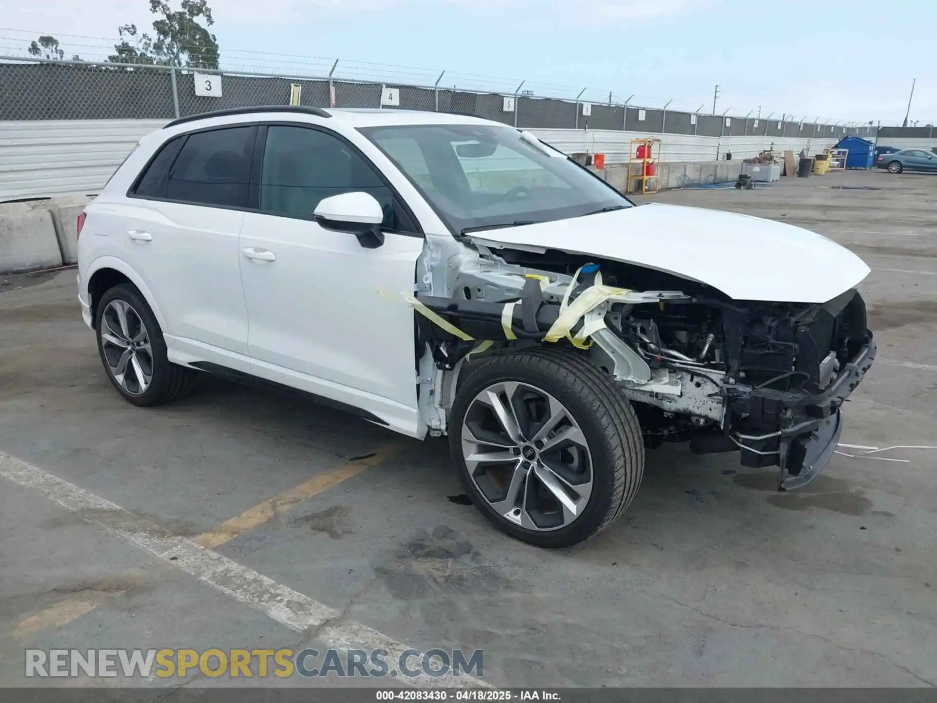 1 Photograph of a damaged car WA1EECF35N1017446 AUDI Q3 2022