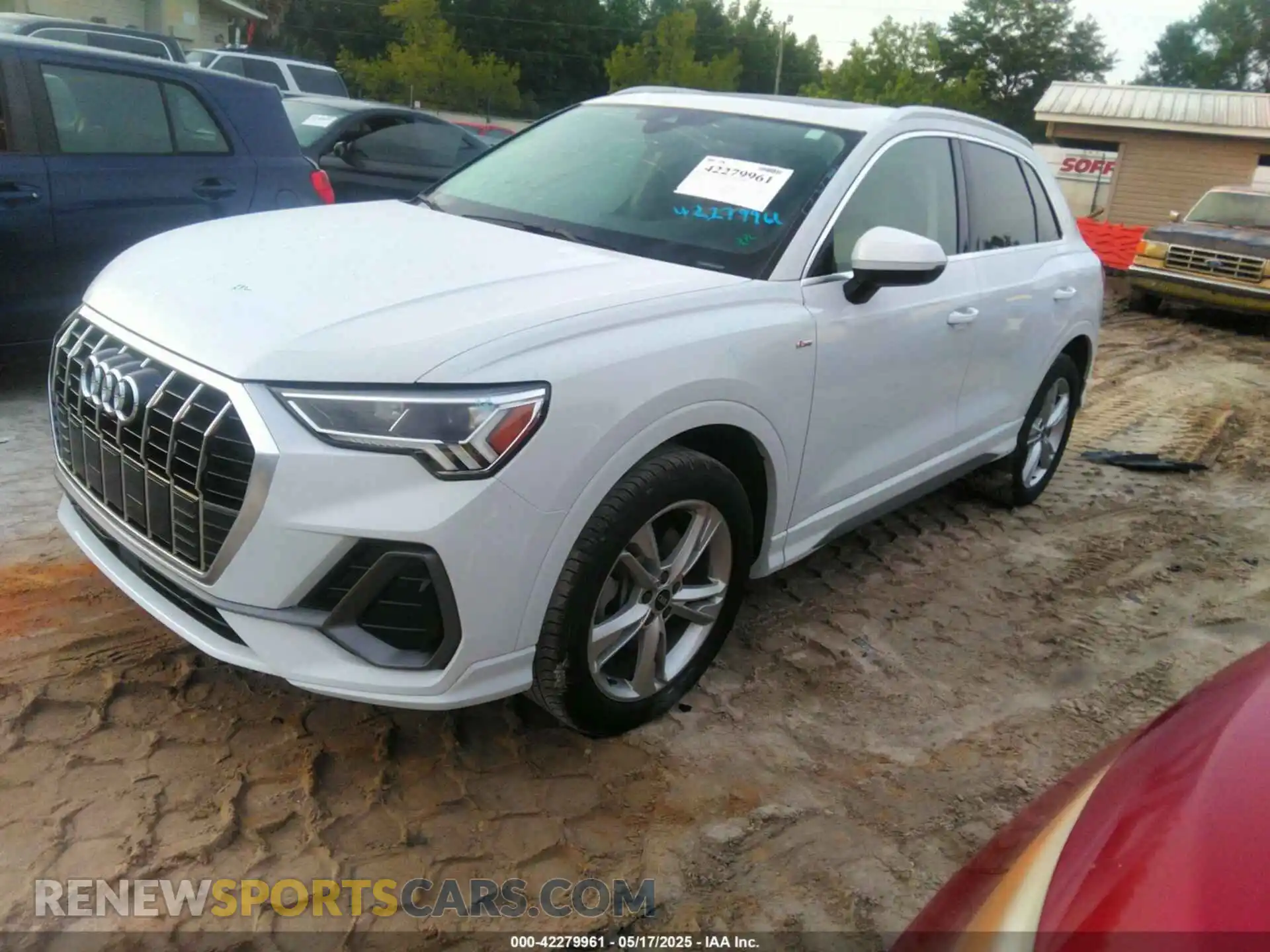2 Photograph of a damaged car WA1EECF35N1035137 AUDI Q3 2022