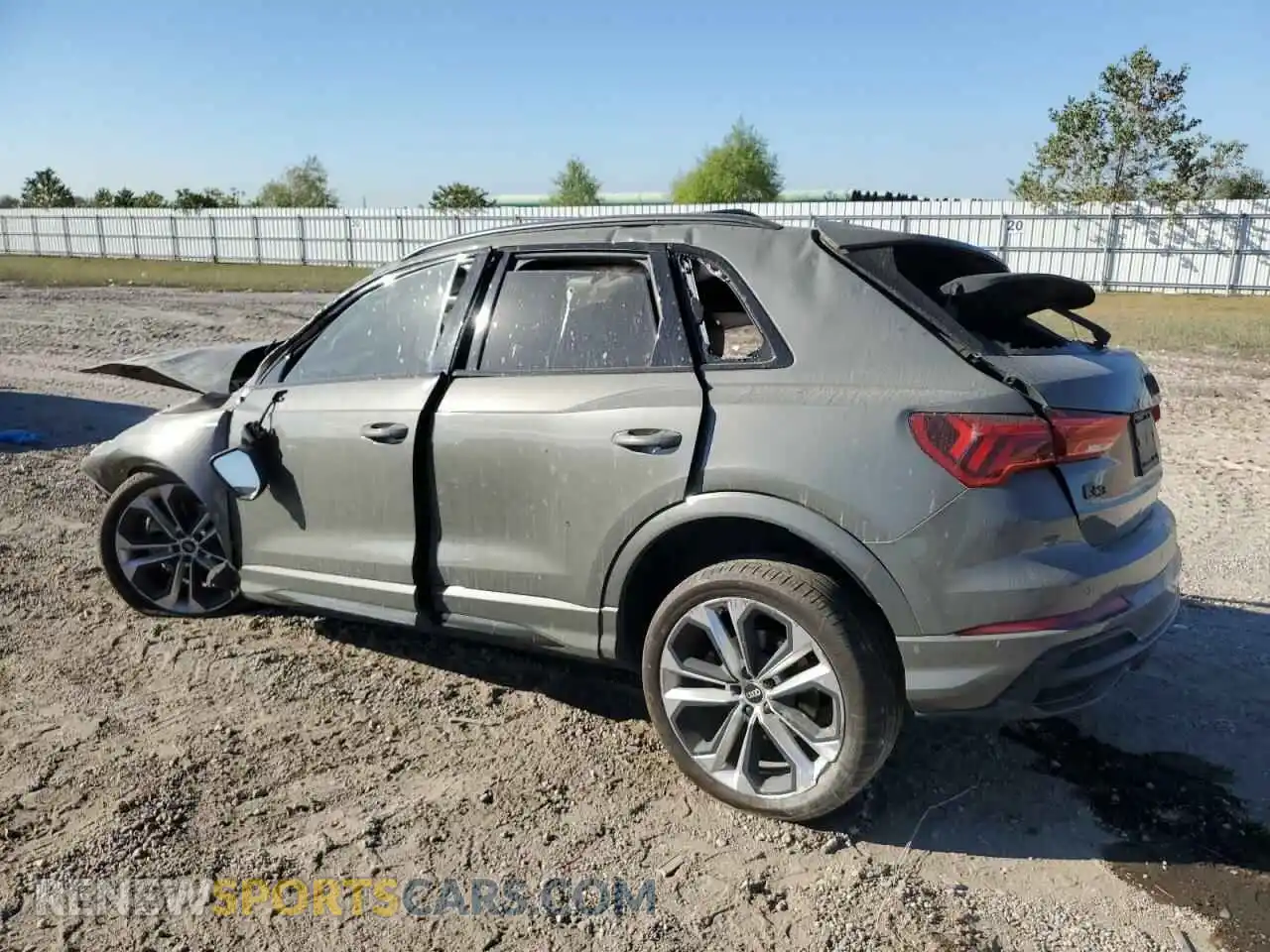 2 Photograph of a damaged car WA1EECF36N1027497 AUDI Q3 2022