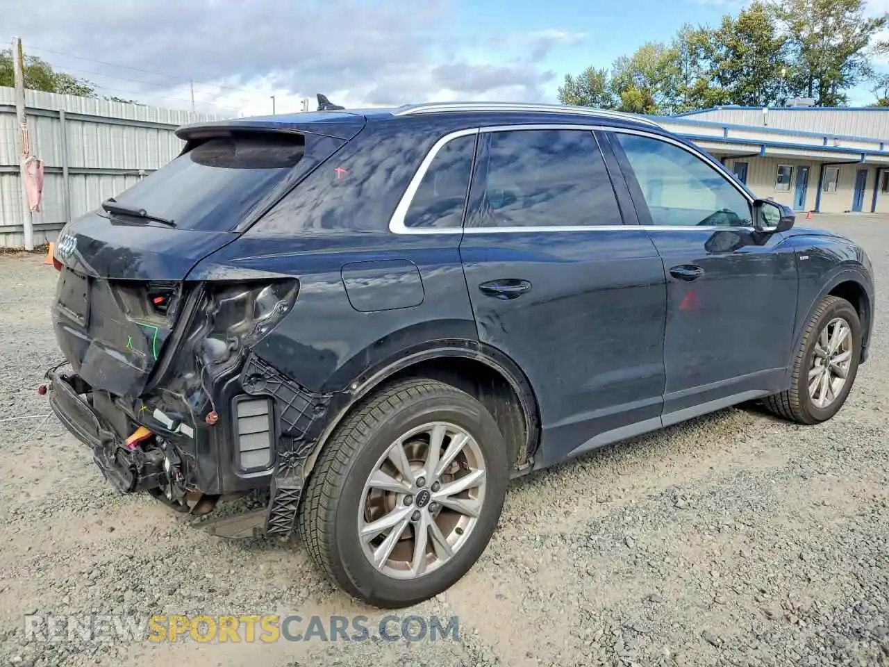 3 Photograph of a damaged car WA1EECF36N1078000 AUDI Q3 2022
