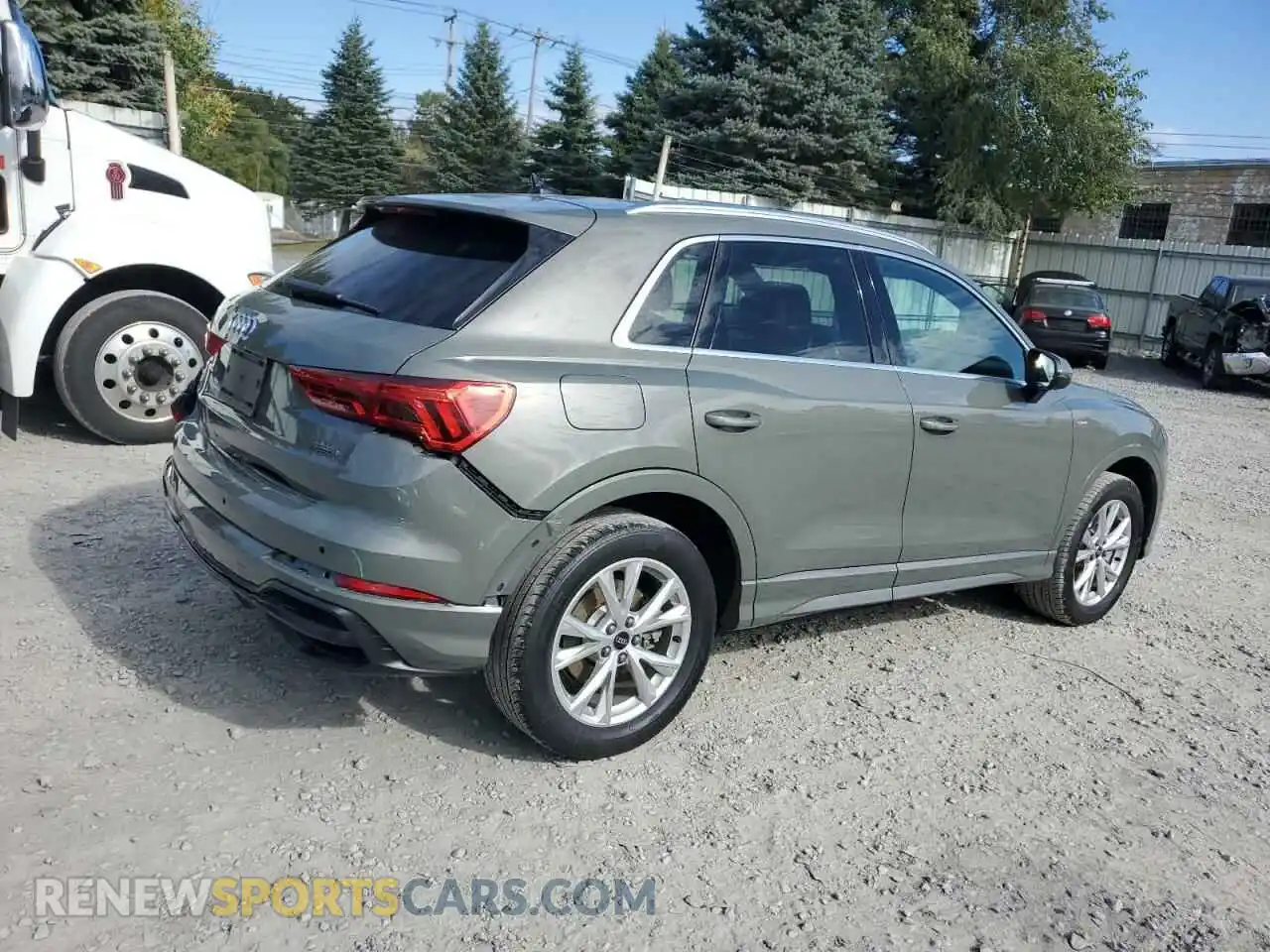 3 Photograph of a damaged car WA1EECF36N1136364 AUDI Q3 2022