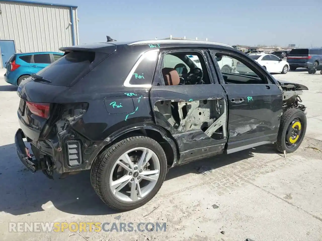 3 Photograph of a damaged car WA1EECF38N1031146 AUDI Q3 2022