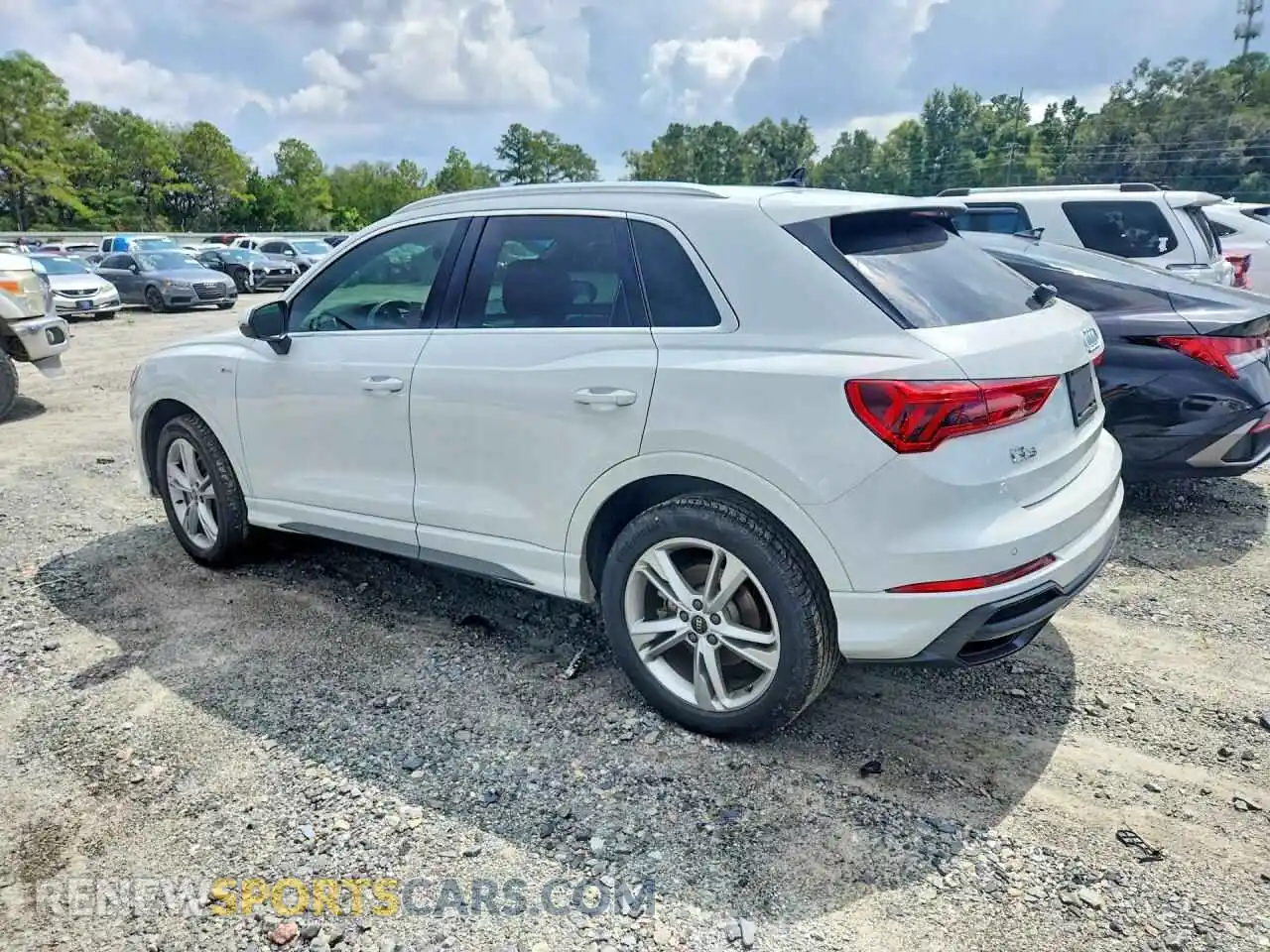 2 fotografías del automóvil dañado WA1EECF38N1034323 AUDI Q3 2022