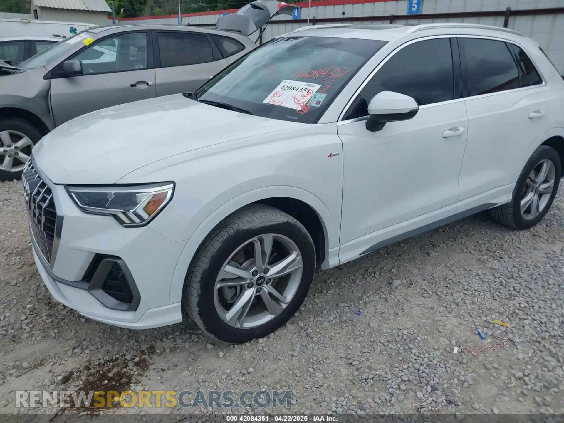 2 Photograph of a damaged car WA1EECF39N1035349 AUDI Q3 2022