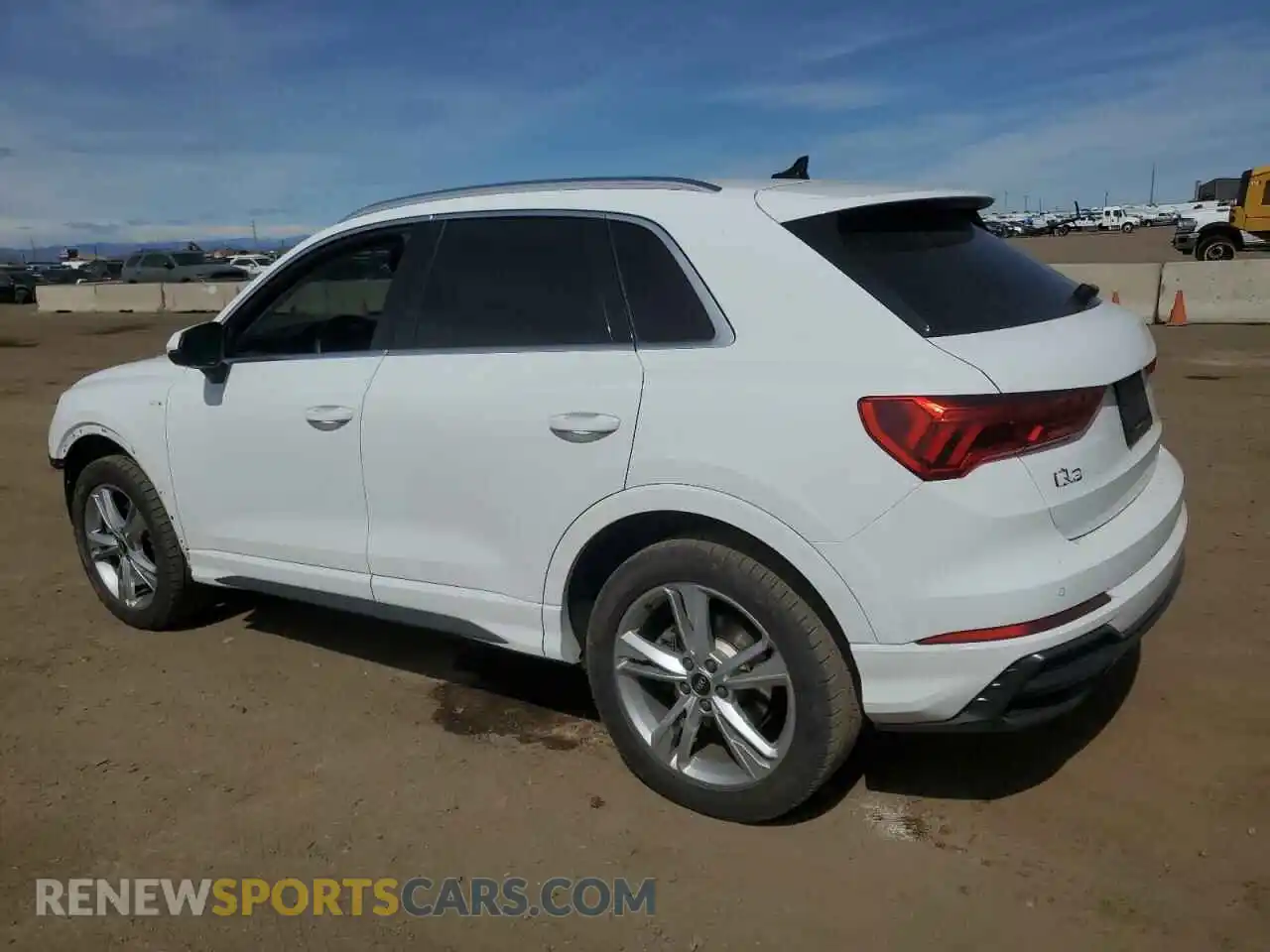 2 Photograph of a damaged car WA1EECF39N1046884 AUDI Q3 2022