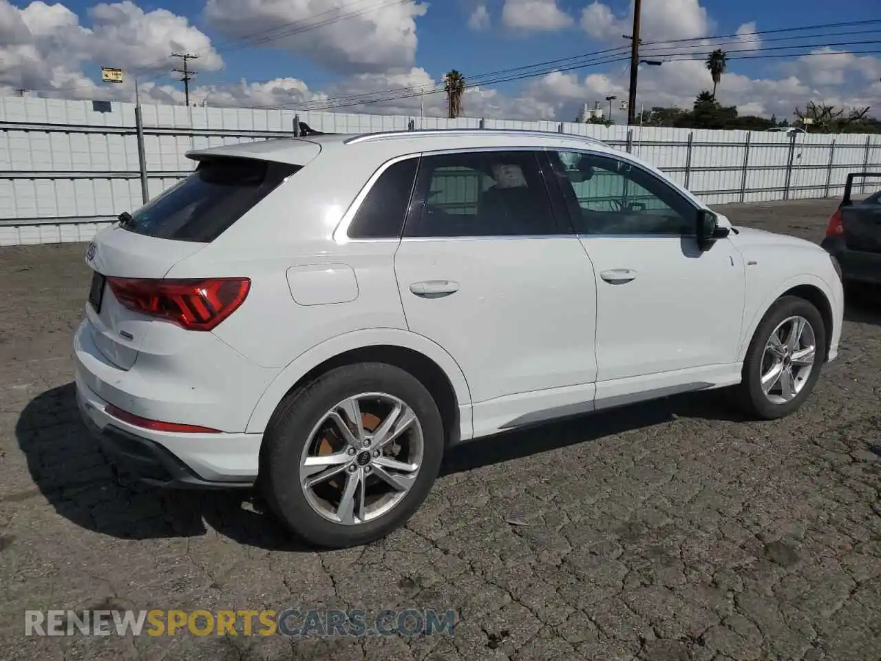 3 Photograph of a damaged car WA1EECF39N1064530 AUDI Q3 2022