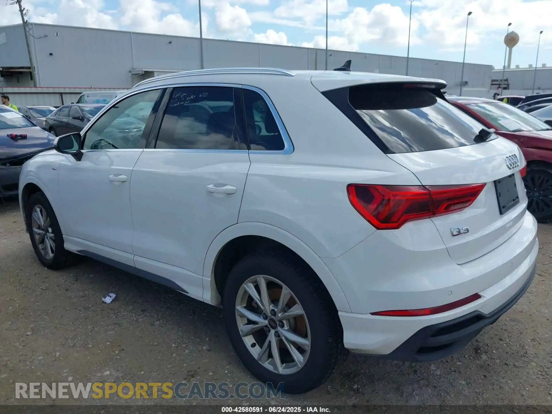 3 Photograph of a damaged car WA1DECF31P1130518 AUDI Q3 2023