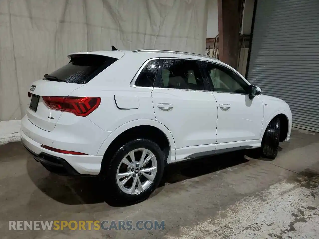 3 Photograph of a damaged car WA1DECF32P1040553 AUDI Q3 2023