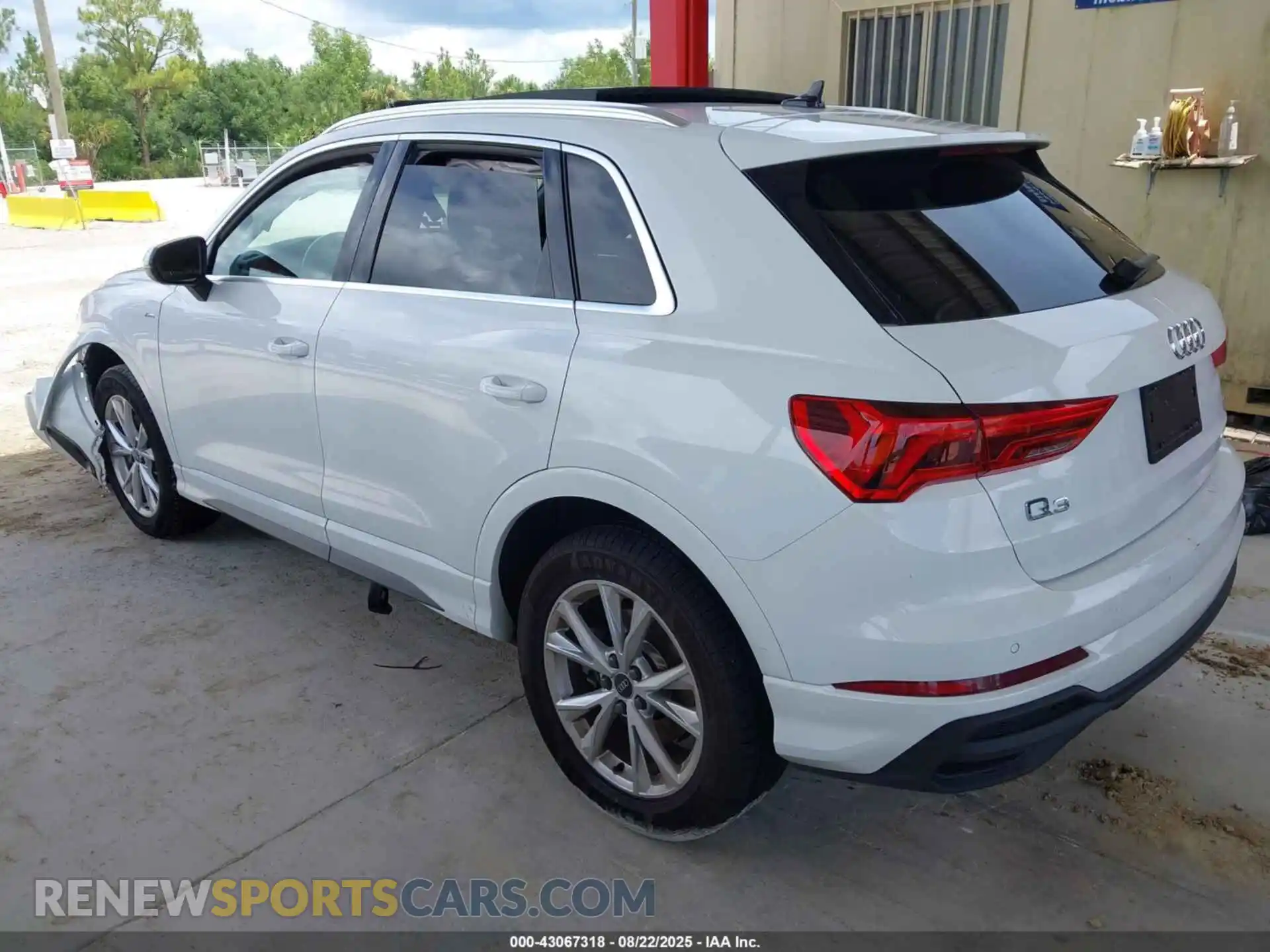 3 Photograph of a damaged car WA1DECF32P1044196 AUDI Q3 2023