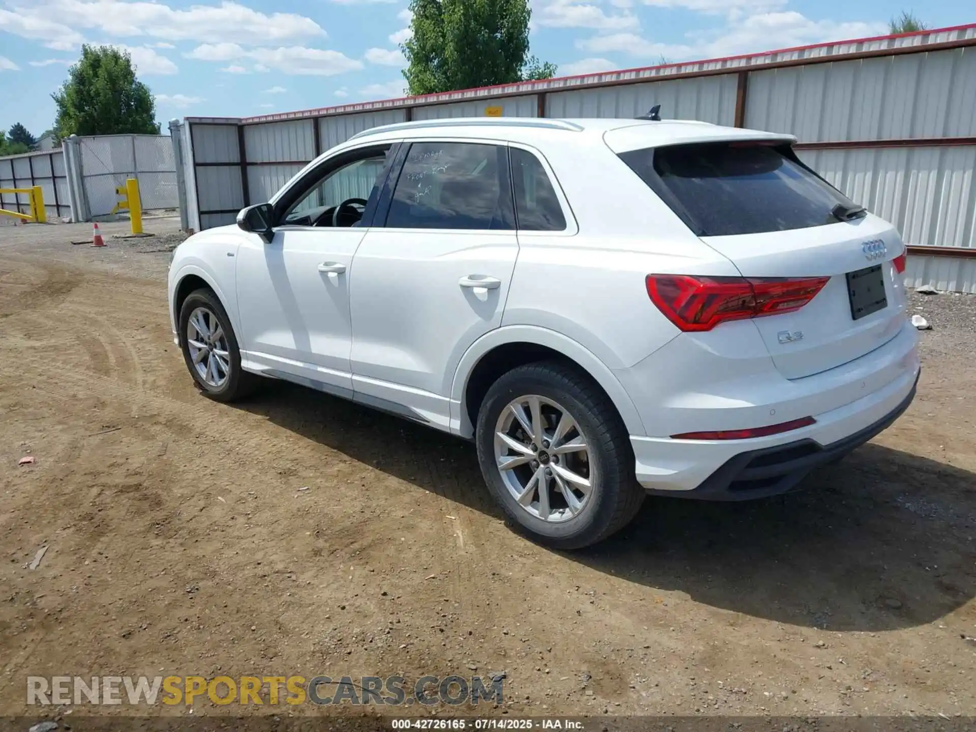 3 Photograph of a damaged car WA1DECF32P1089395 AUDI Q3 2023