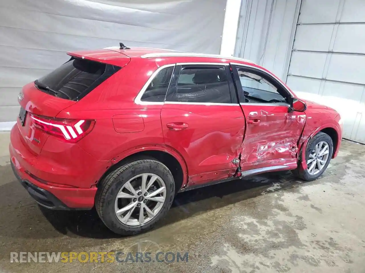 3 Photograph of a damaged car WA1DECF32P1092197 AUDI Q3 2023