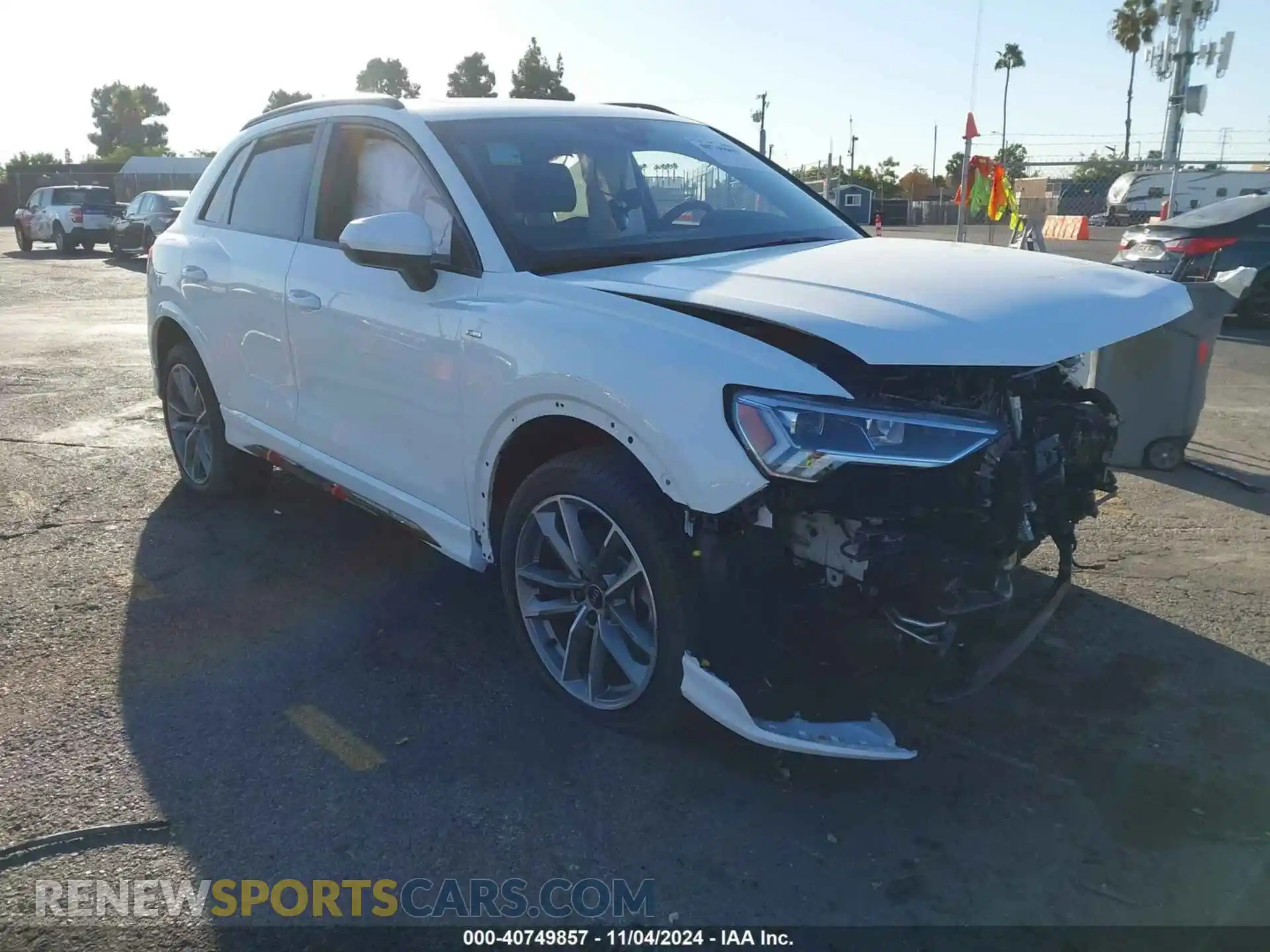 1 Photograph of a damaged car WA1DECF32P1103327 AUDI Q3 2023
