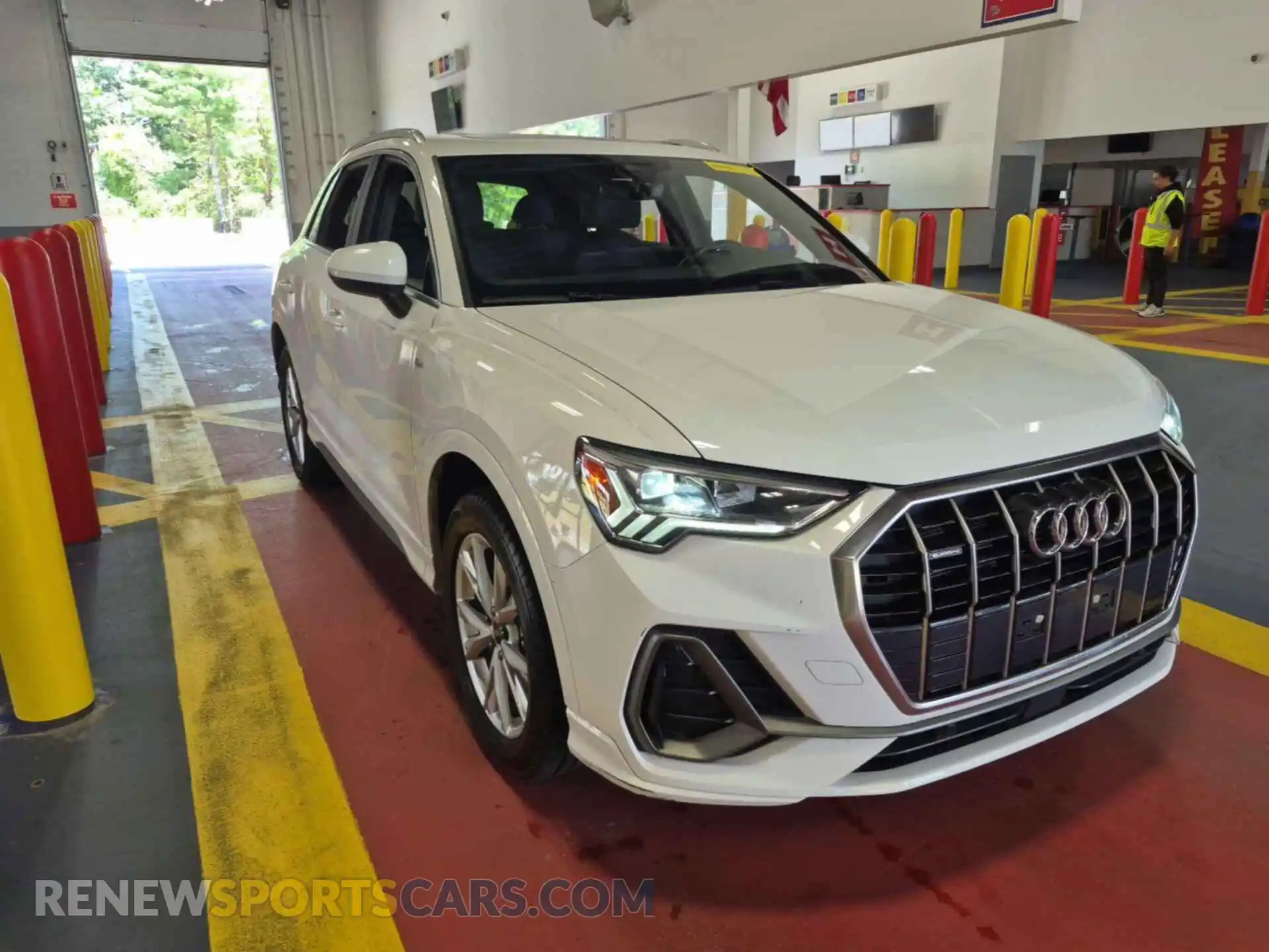 2 Photograph of a damaged car WA1DECF32P1112979 AUDI Q3 2023