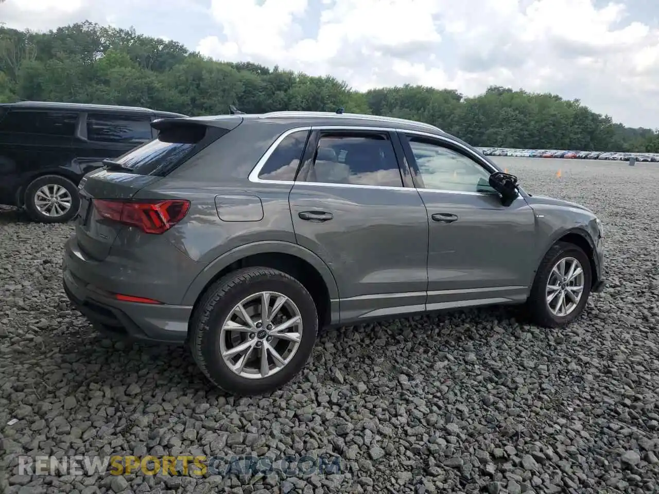 3 Photograph of a damaged car WA1DECF32P1135579 AUDI Q3 2023